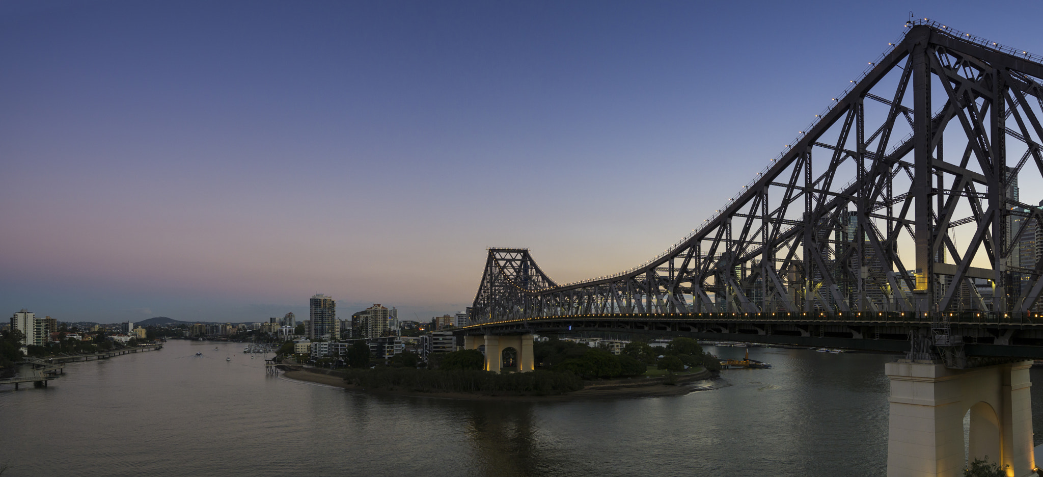 Sony a6000 + Sony Vario-Tessar T* FE 16-35mm F4 ZA OSS sample photo. Story bridge at sunset photography