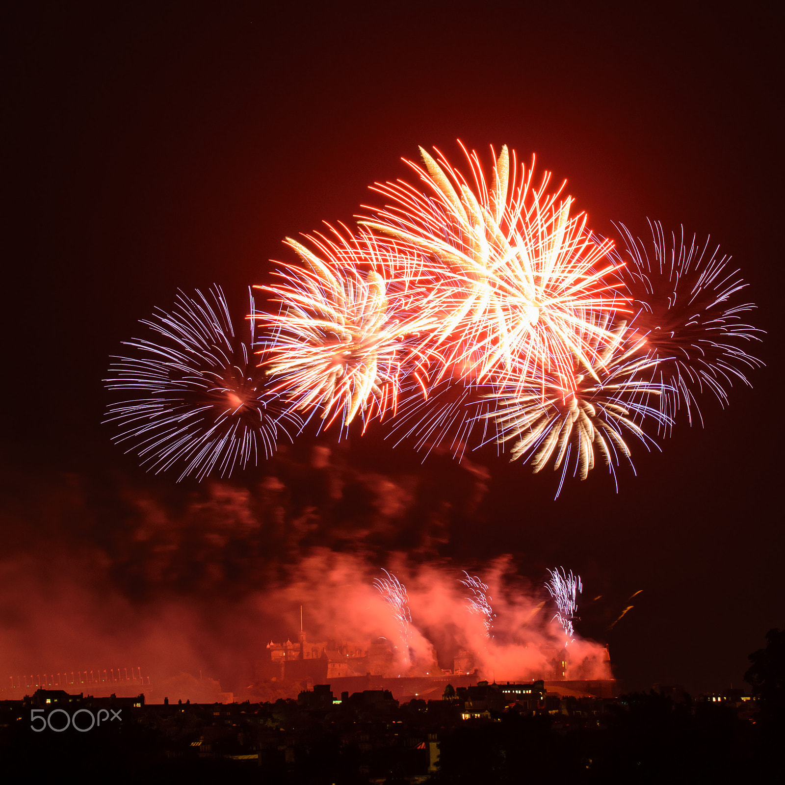 Nikon AF-S Nikkor 70-200mm F4G ED VR sample photo. Edinburgh festival fireworks photography