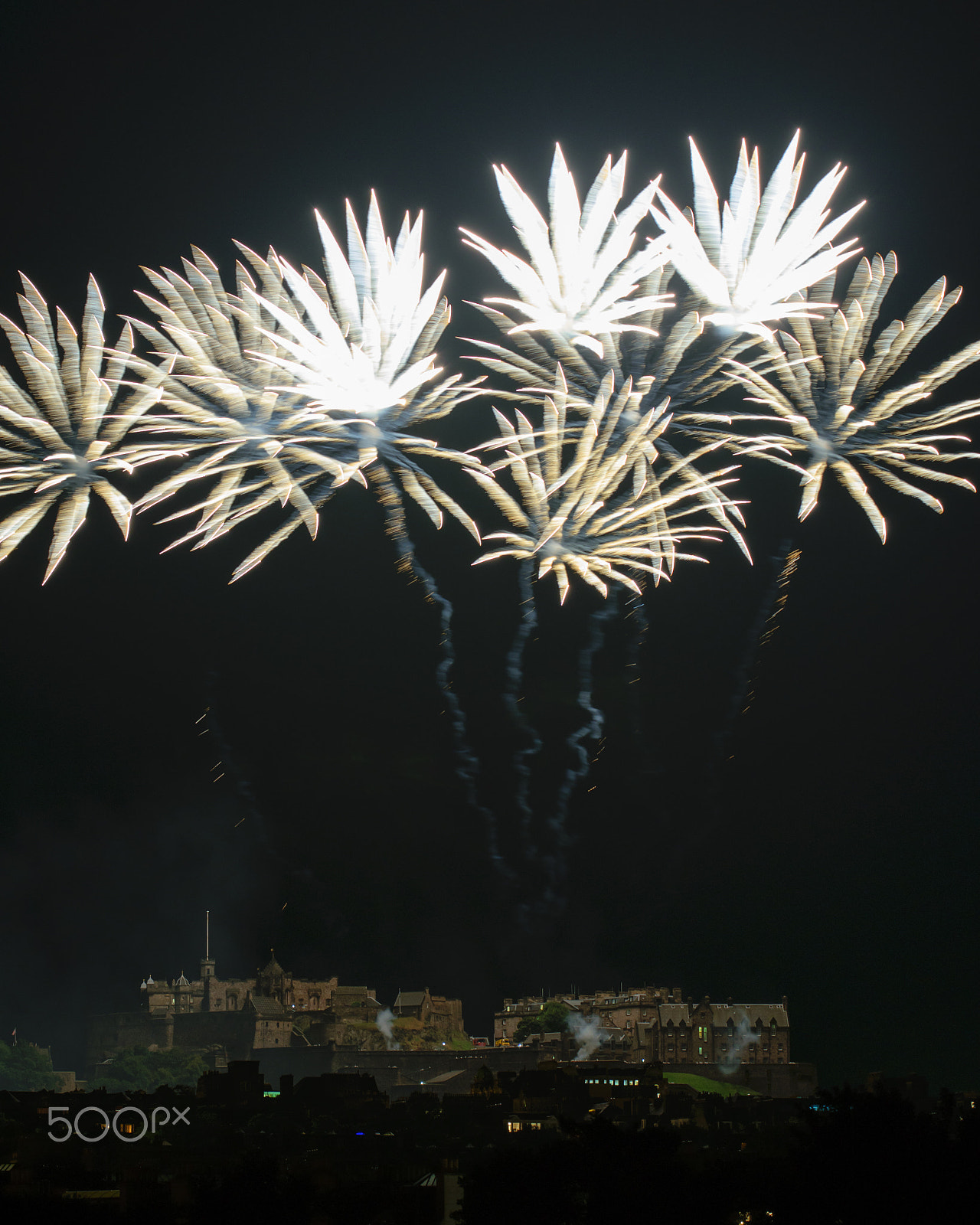 Nikon AF-S Nikkor 70-200mm F4G ED VR sample photo. Edinburgh festival fireworks photography