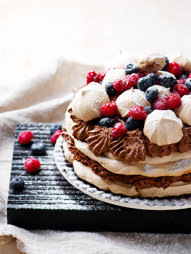 meringue cake with chocolate mousse and berries by Зоряна Ивченко on 500px.com