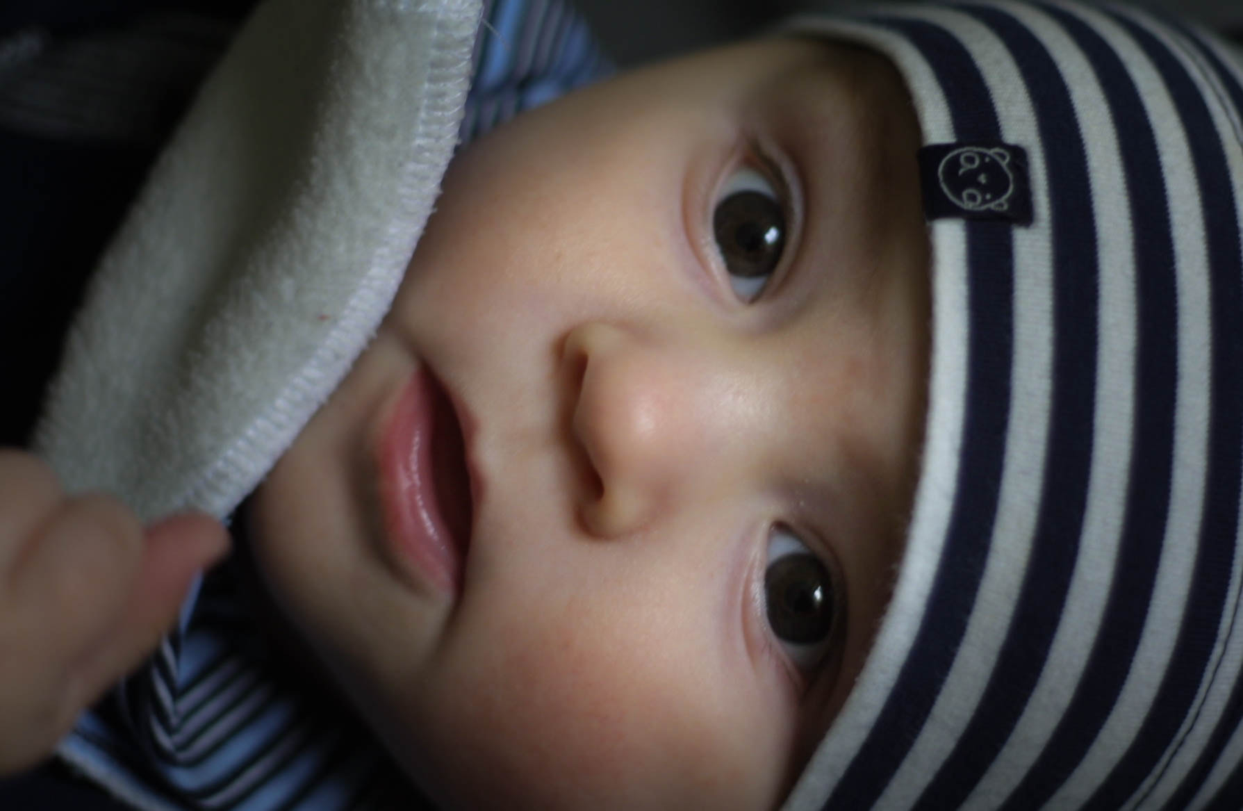 Canon EOS D30 sample photo. Baby in stripes photography