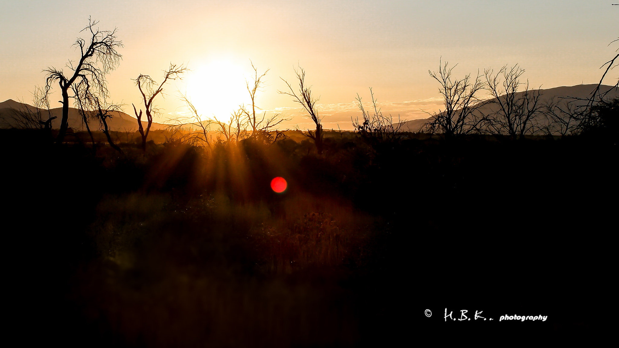 NX 16mm F2.4 sample photo. Red sky photography
