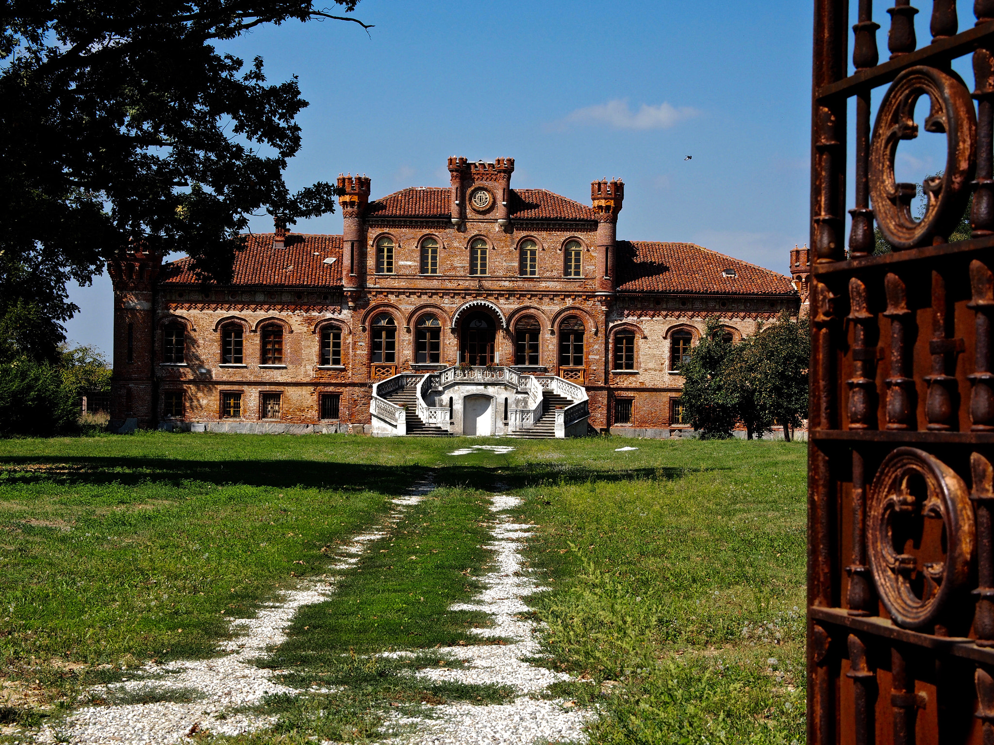 Panasonic Lumix G X Vario 12-35mm F2.8 ASPH Power OIS sample photo. Abandoned neogothic castle photography