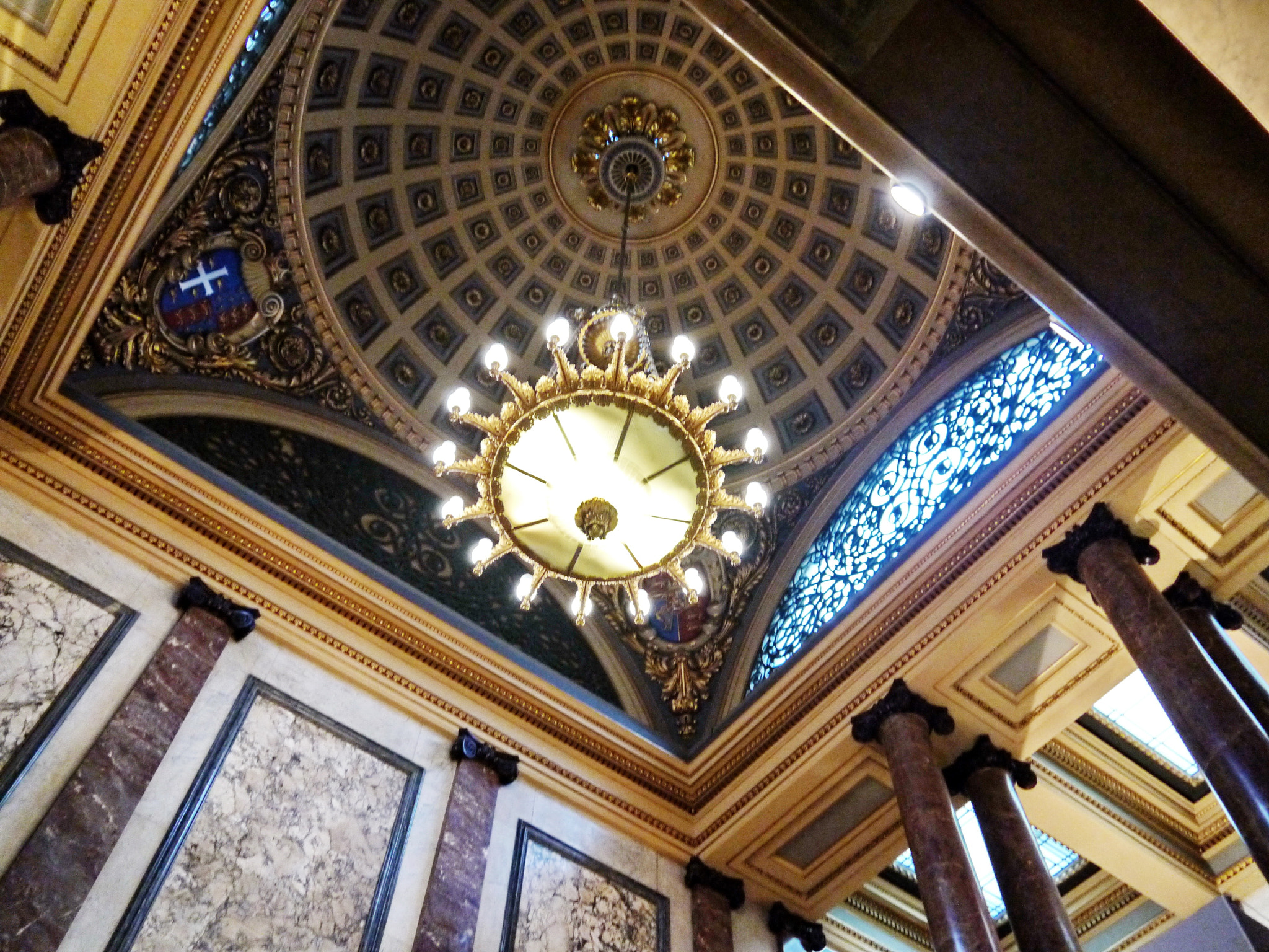 Panasonic Lumix DMC-GF3 + IO 14-42mm F3.5-5.6 sample photo. Livery hall, city, london photography