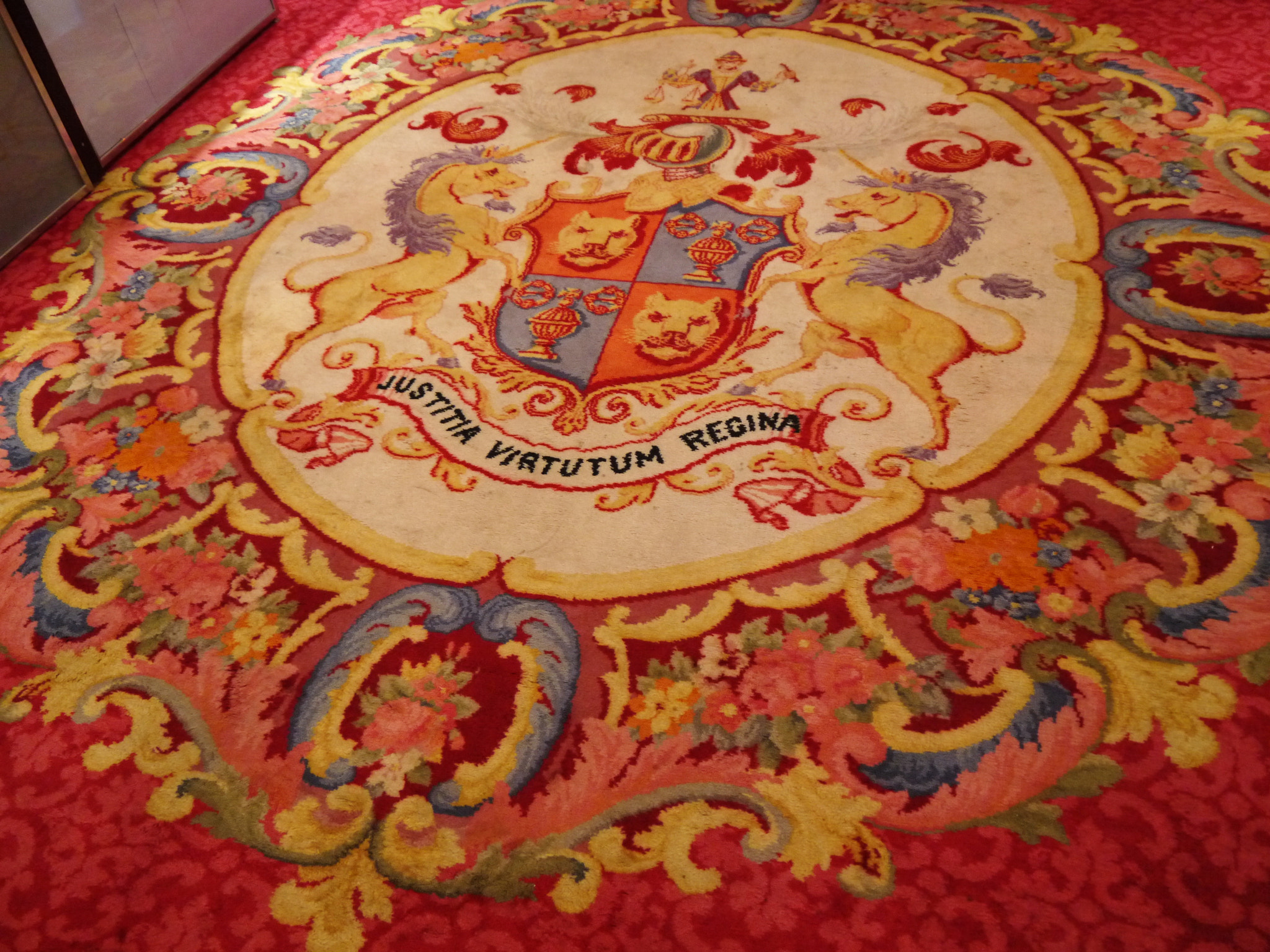 Panasonic Lumix DMC-GF3 + IO 14-42mm F3.5-5.6 sample photo. Livery hall, city, london photography