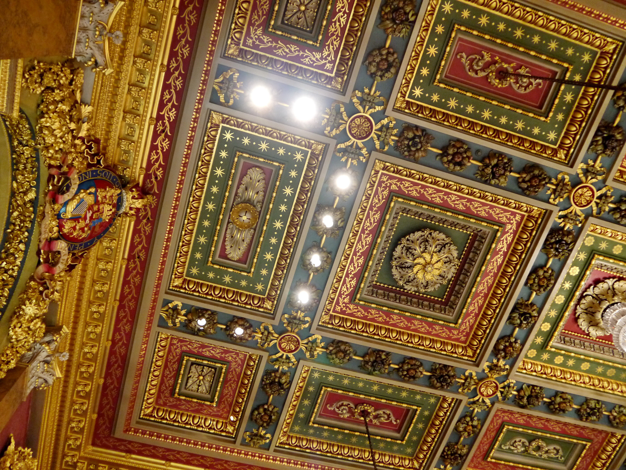 Panasonic Lumix DMC-GF3 + IO 14-42mm F3.5-5.6 sample photo. Livery hall, city, london photography