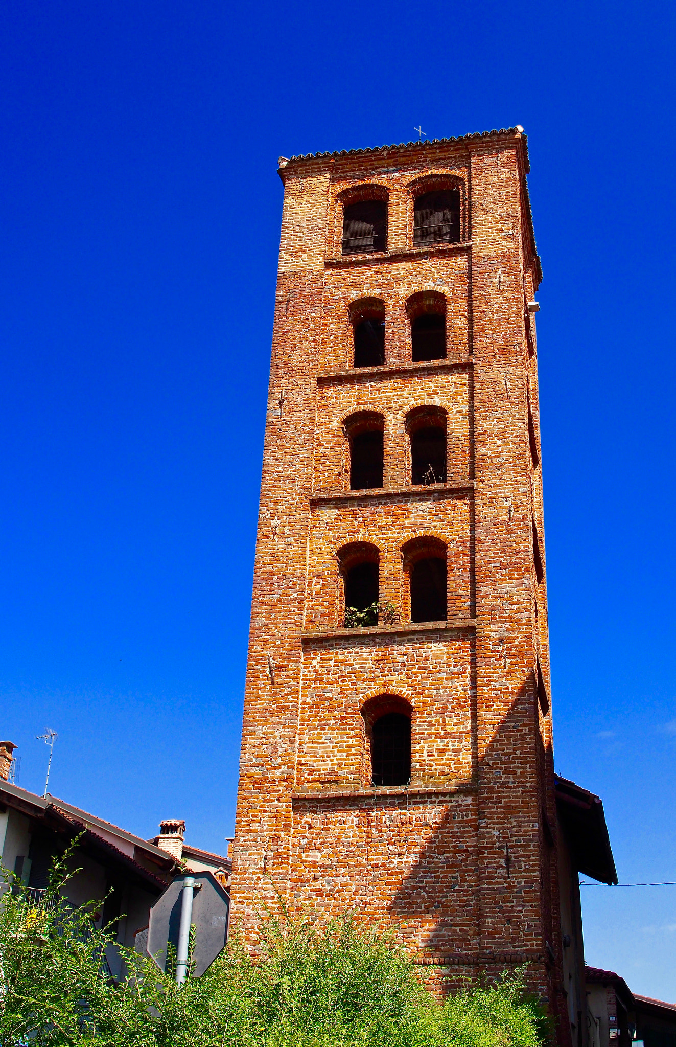Panasonic Lumix G X Vario 12-35mm F2.8 ASPH Power OIS sample photo. This is not a de chirico paint. photography