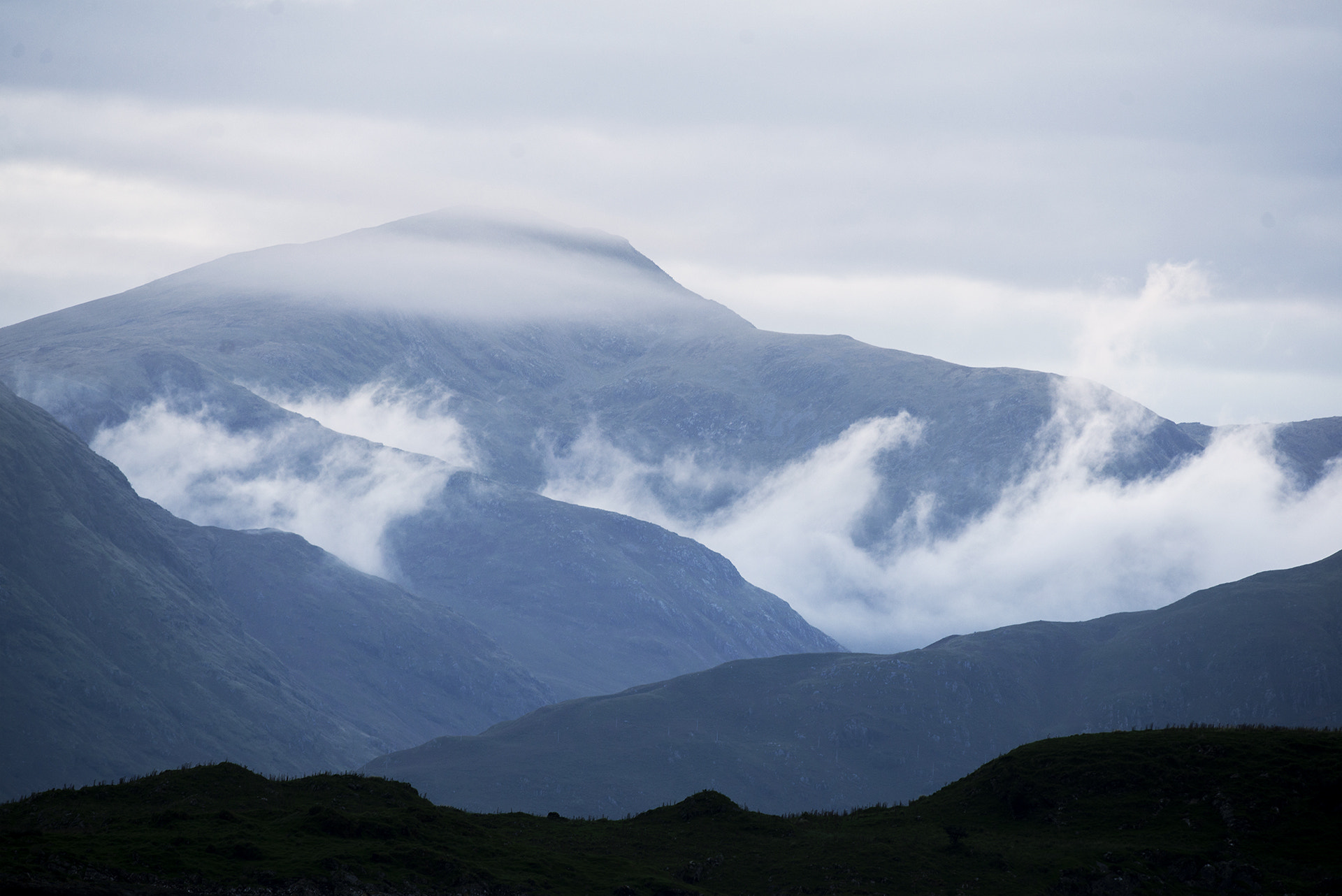 Nikon D600 + Nikon AF-S Nikkor 300mm F4D ED-IF sample photo. Mist at port appin photography