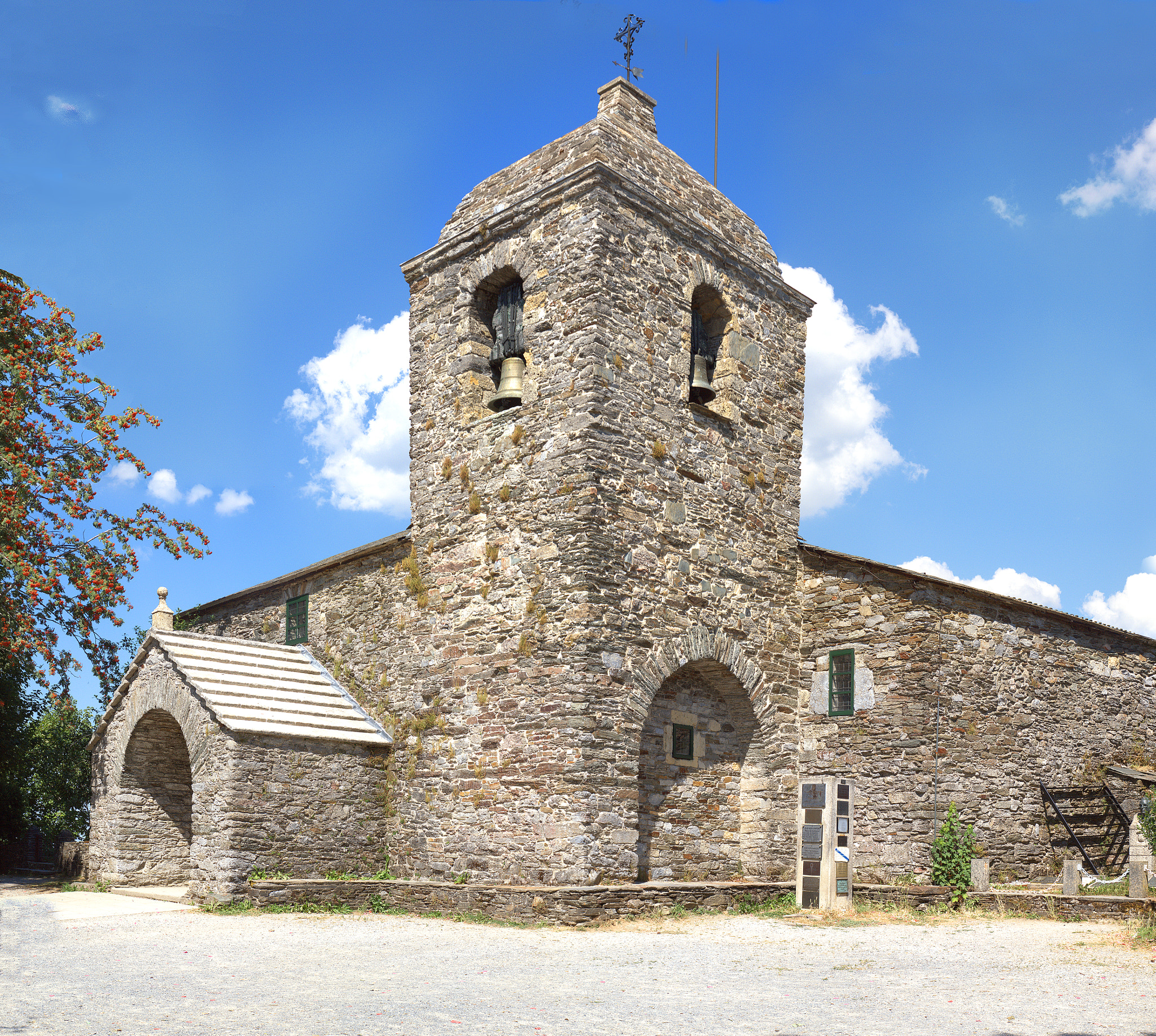 Olympus E-600 (EVOLT E-600) sample photo. Iglesia de ocebreiro photography