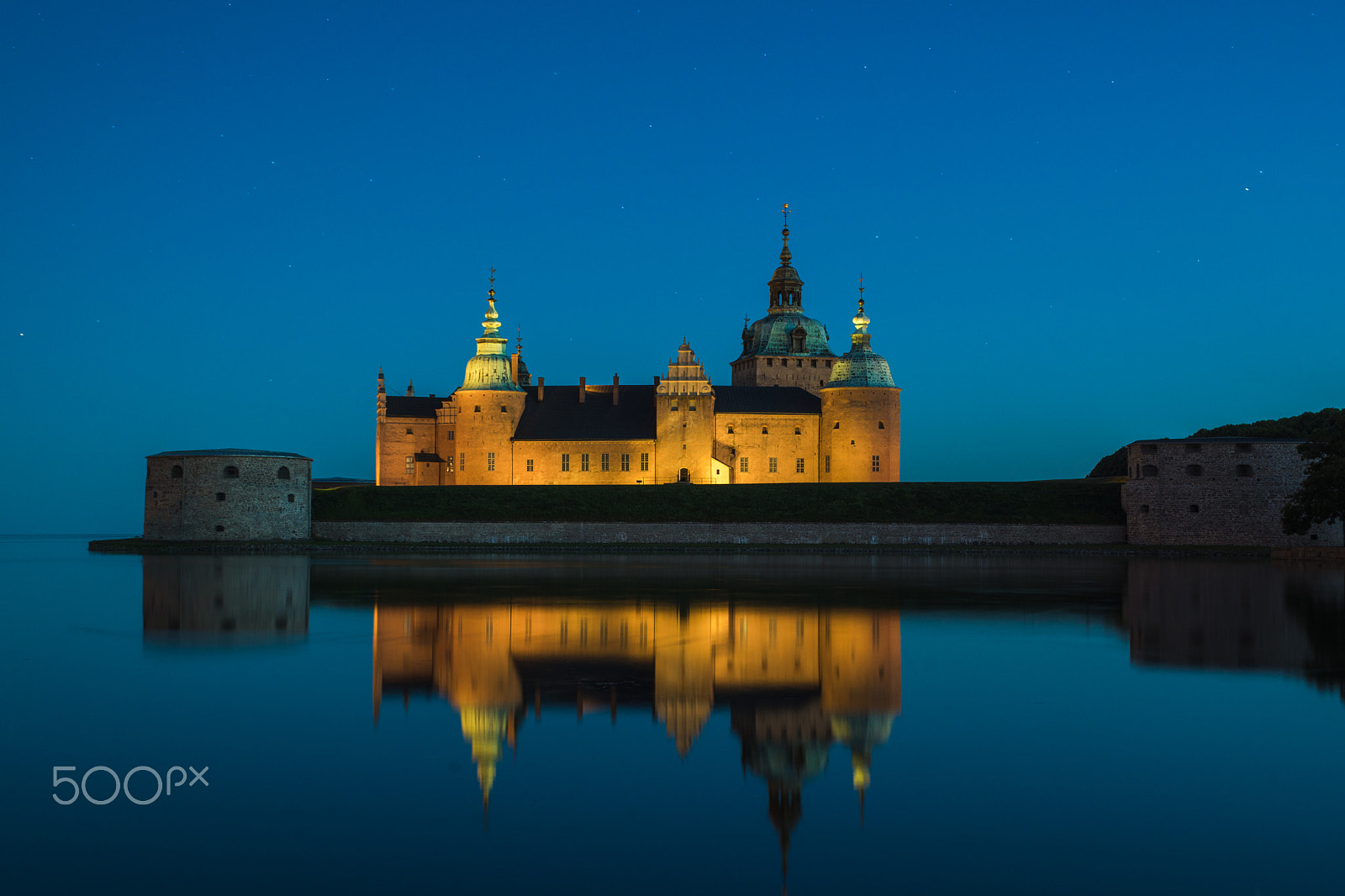 Sigma 28-70mm EX DG F2.8 sample photo. Kalmar slott by night photography