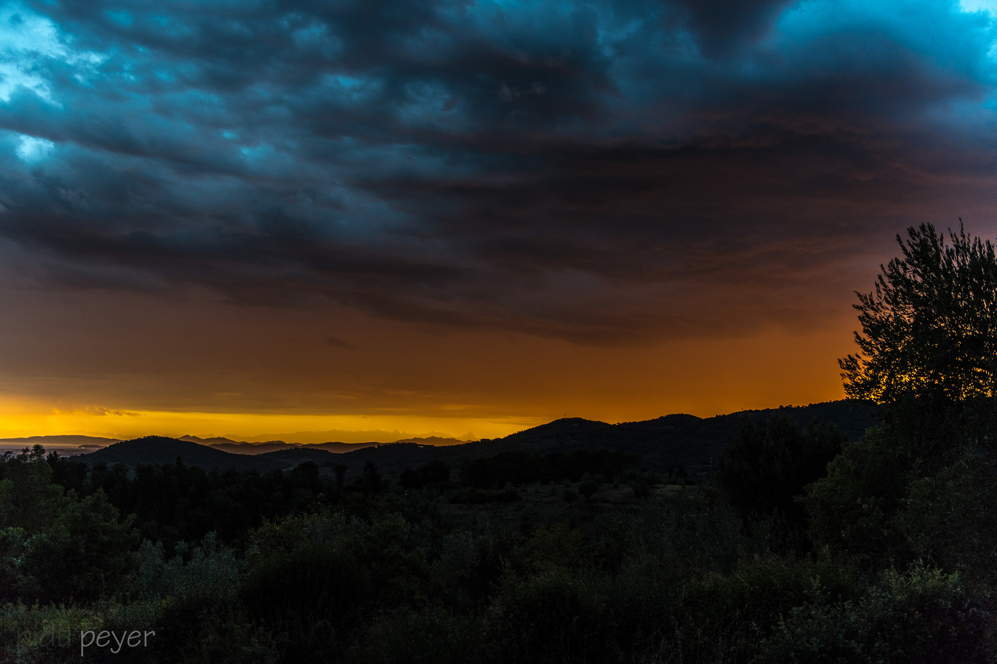 Nikon AF-S Nikkor 24-70mm F2.8E ED VR sample photo. Thunderstorm mood photography