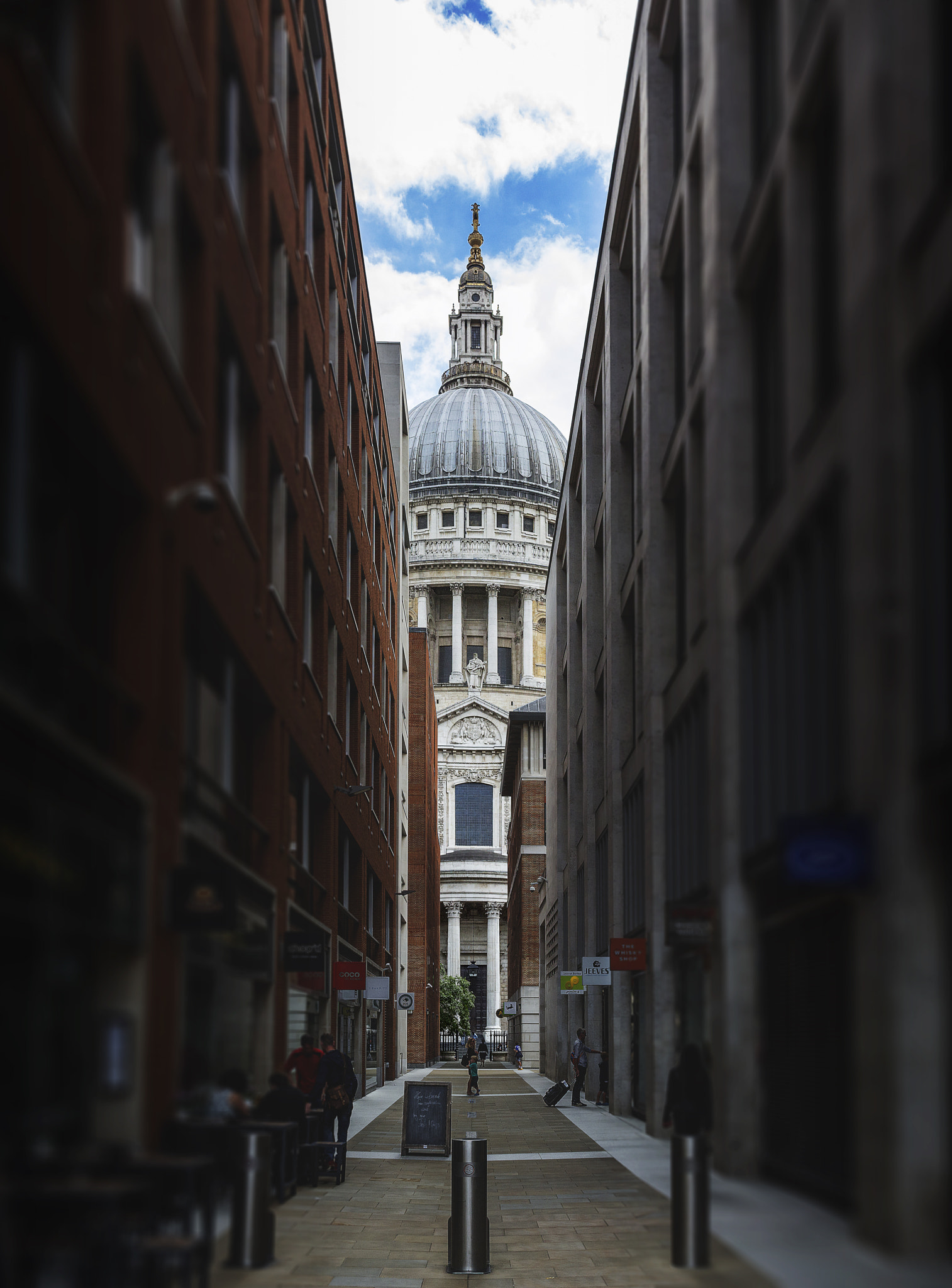 Canon EF 28-135mm F3.5-5.6 IS USM sample photo. St paul's cathedral down an alley photography