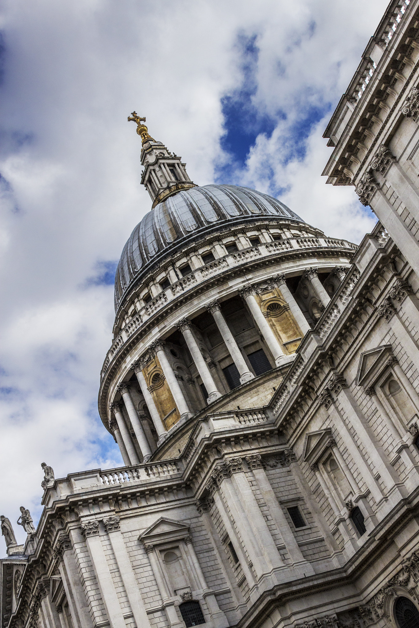 Canon EF 28-135mm F3.5-5.6 IS USM sample photo. St paul's cathedral photography