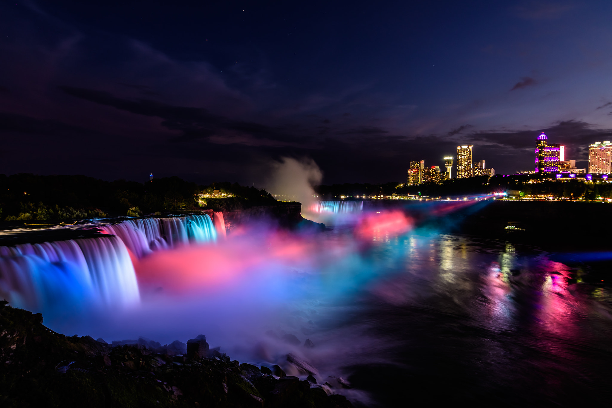 Tokina AT-X Pro 11-16mm F2.8 DX sample photo. Niagra @ night photography