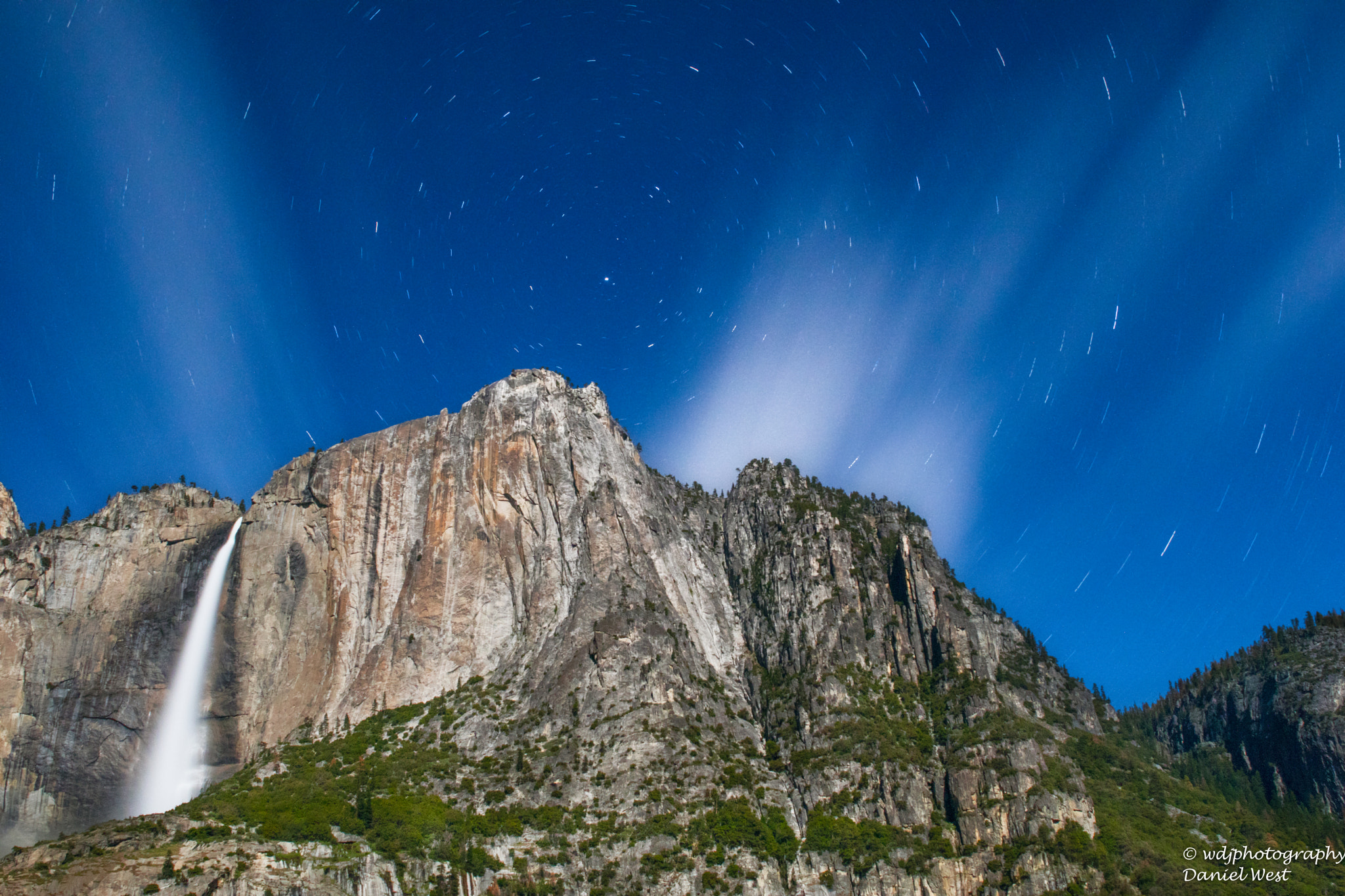 Canon EOS 80D + Canon EF 24mm f/1.4L sample photo. Yosemite falls by night photography