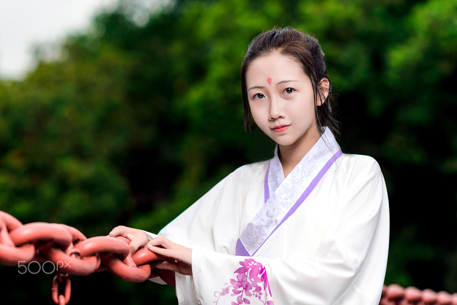 Nikon D750 + Nikon AF Nikkor 105mm F2D DC sample photo. Cute girl with ancient dress photography