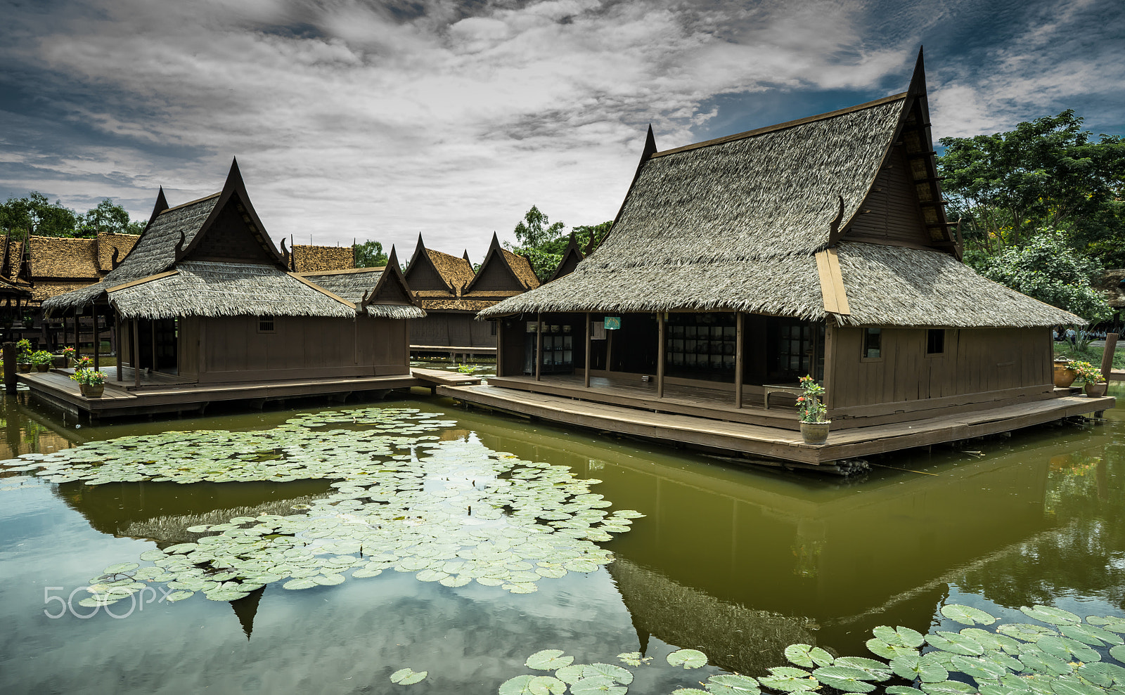 ZEISS Batis 25mm F2 sample photo. Old style thai house, photography