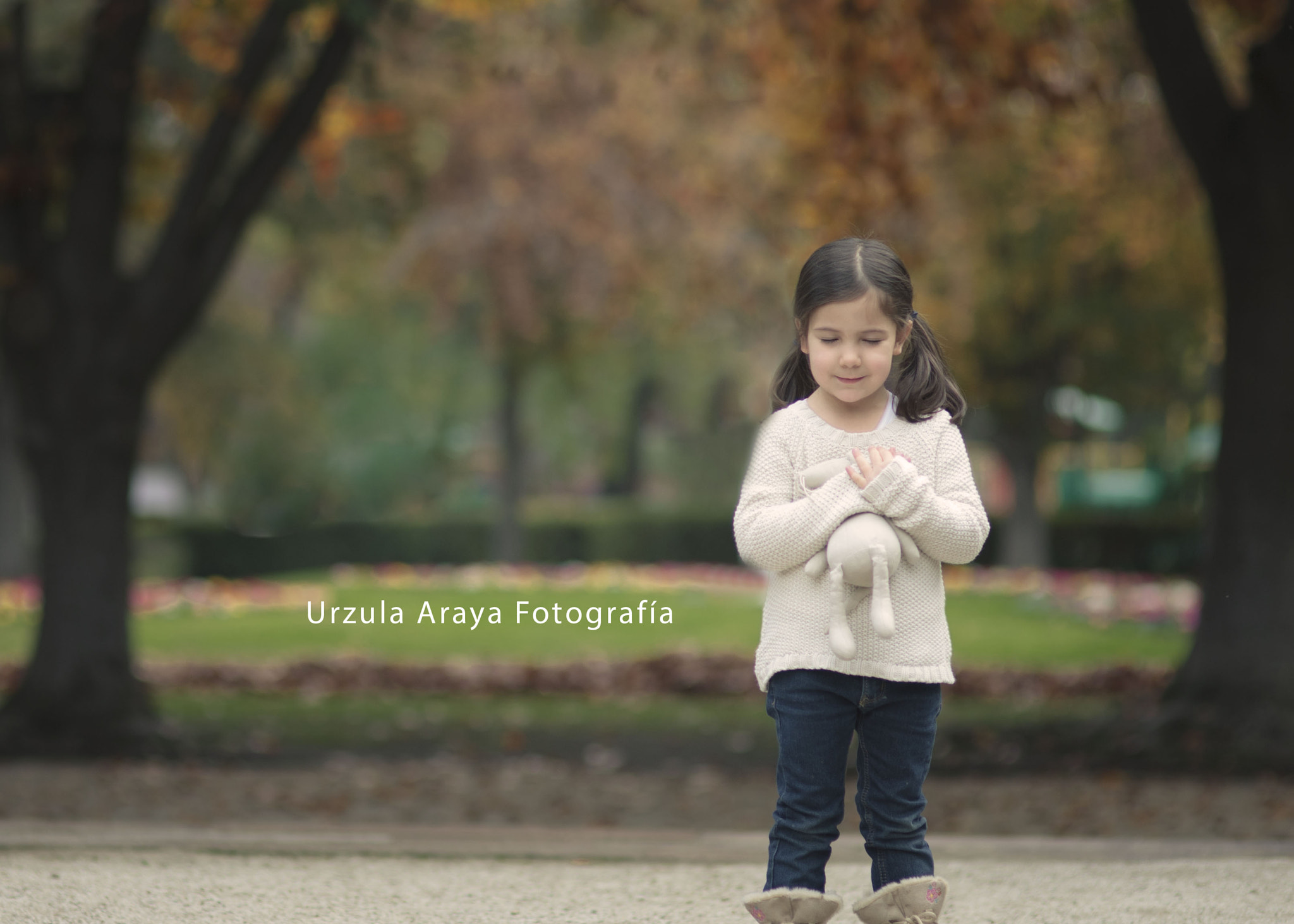 Canon EOS-1D Mark III + Sigma 85mm F1.4 EX DG HSM sample photo. Make a wish little girl photography