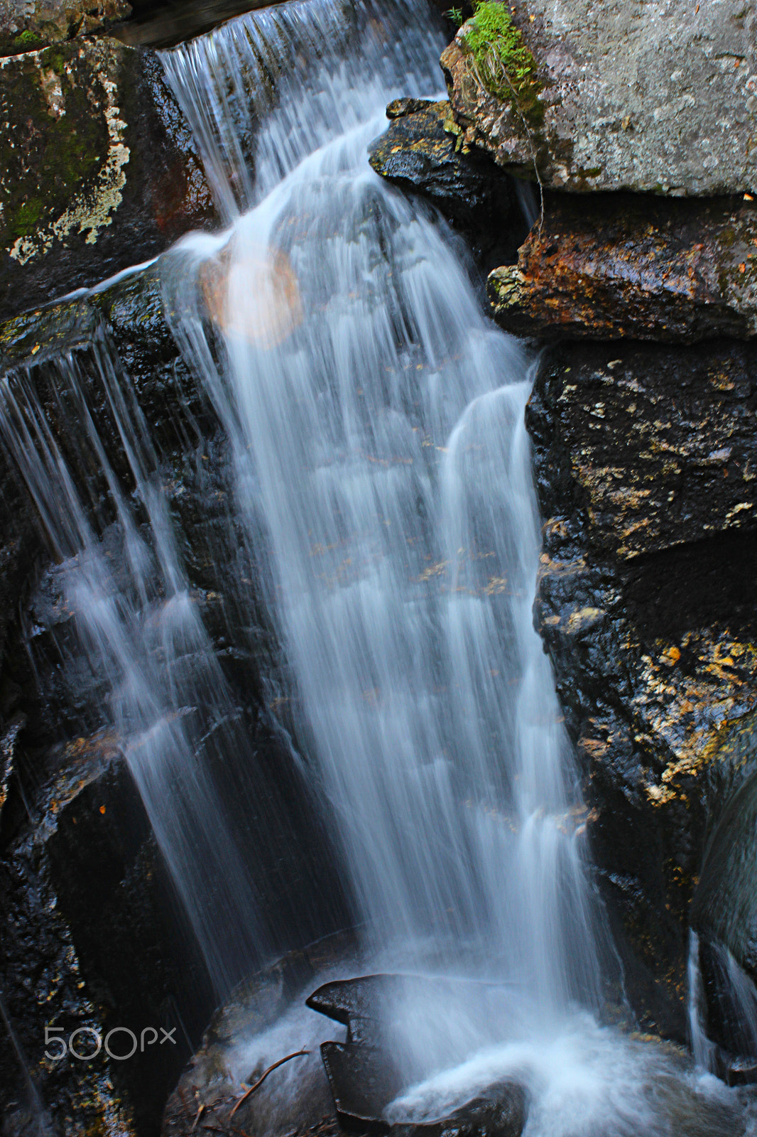 Canon EOS 600D (Rebel EOS T3i / EOS Kiss X5) + 18.0 - 55.0 mm sample photo. Waterfall - tilt photography
