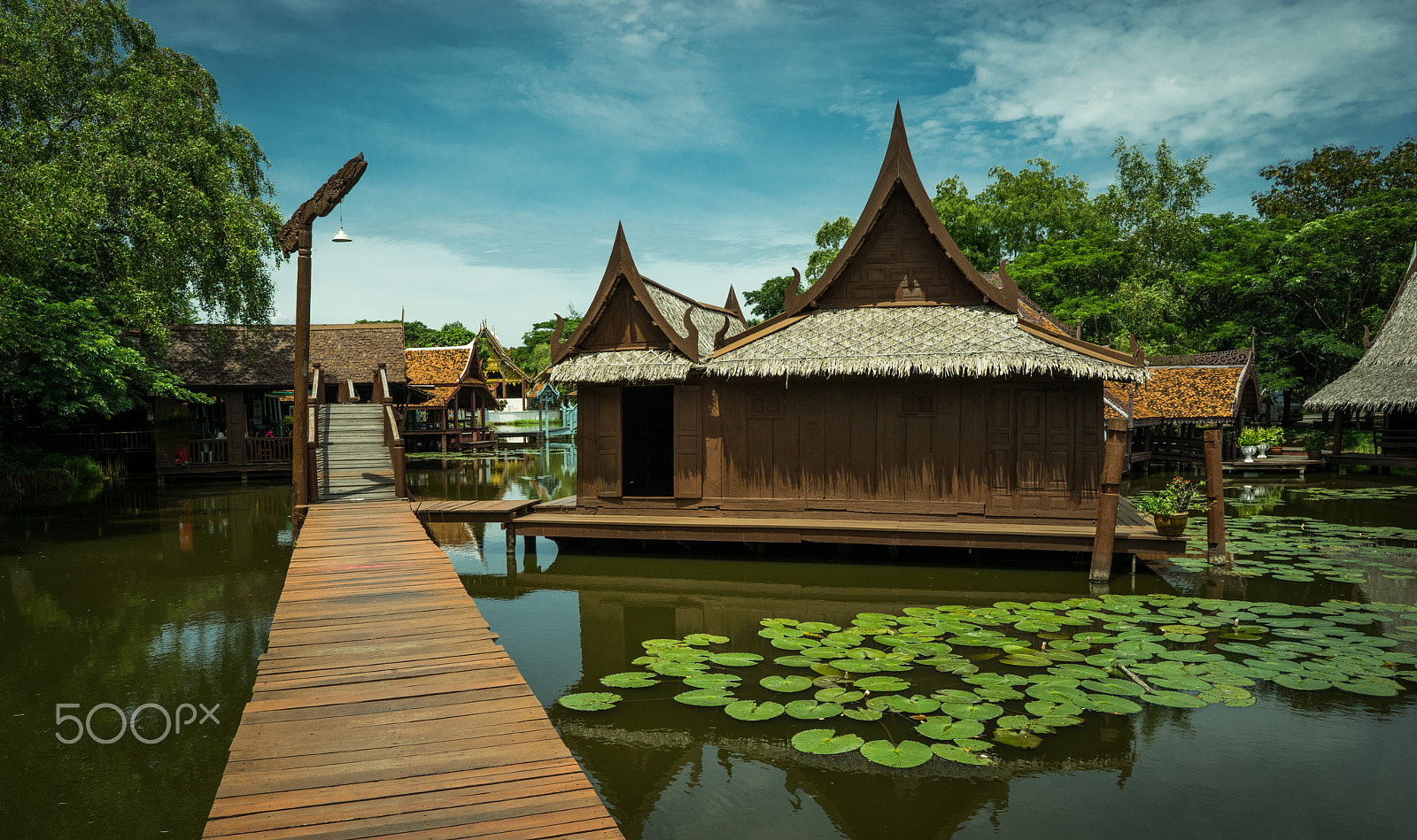 Sony a7R + ZEISS Batis 25mm F2 sample photo. Thai style house photography