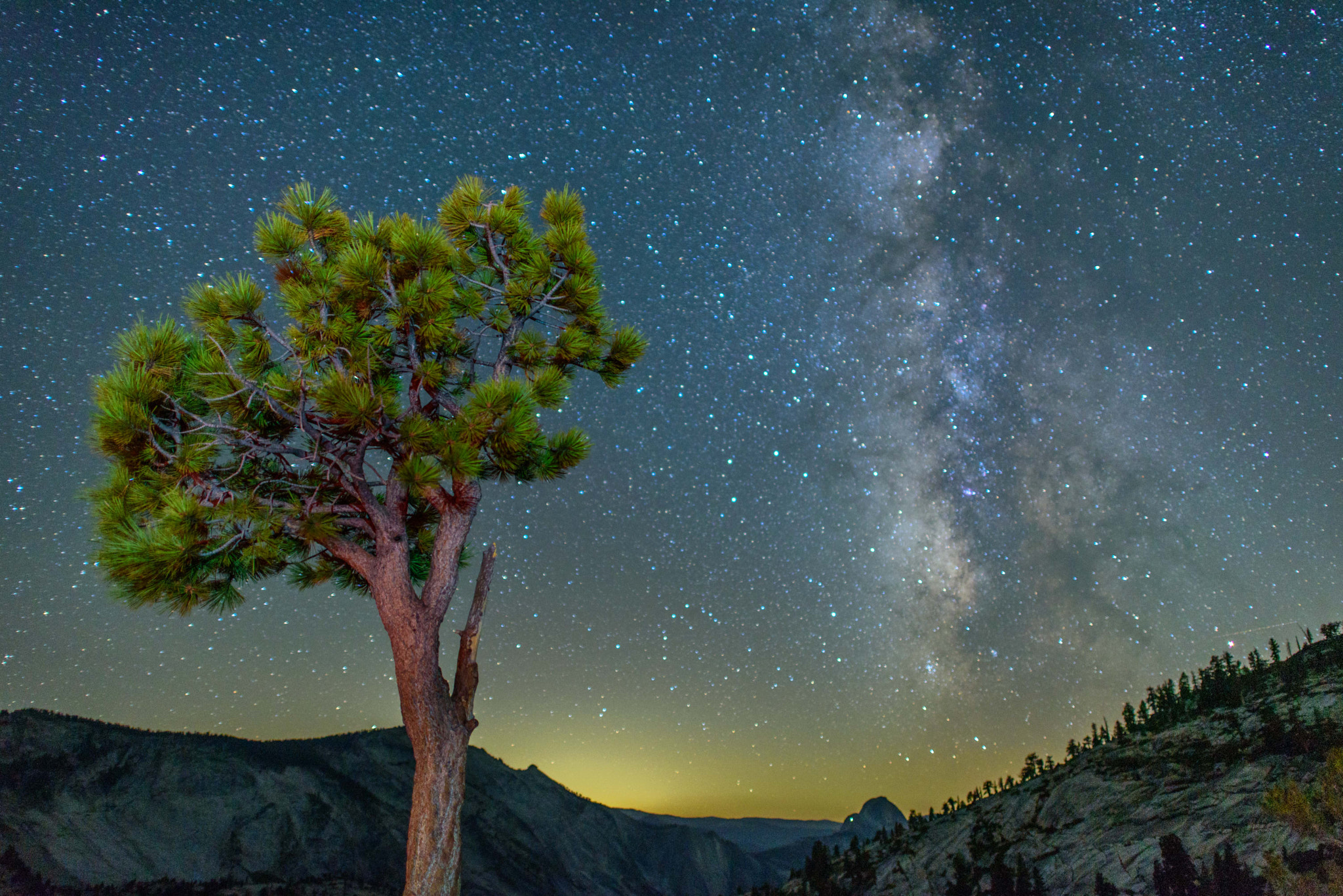 Nikon AF-S Nikkor 24mm F1.4G ED sample photo. Milky way at olmsted point, yosemite national park photography