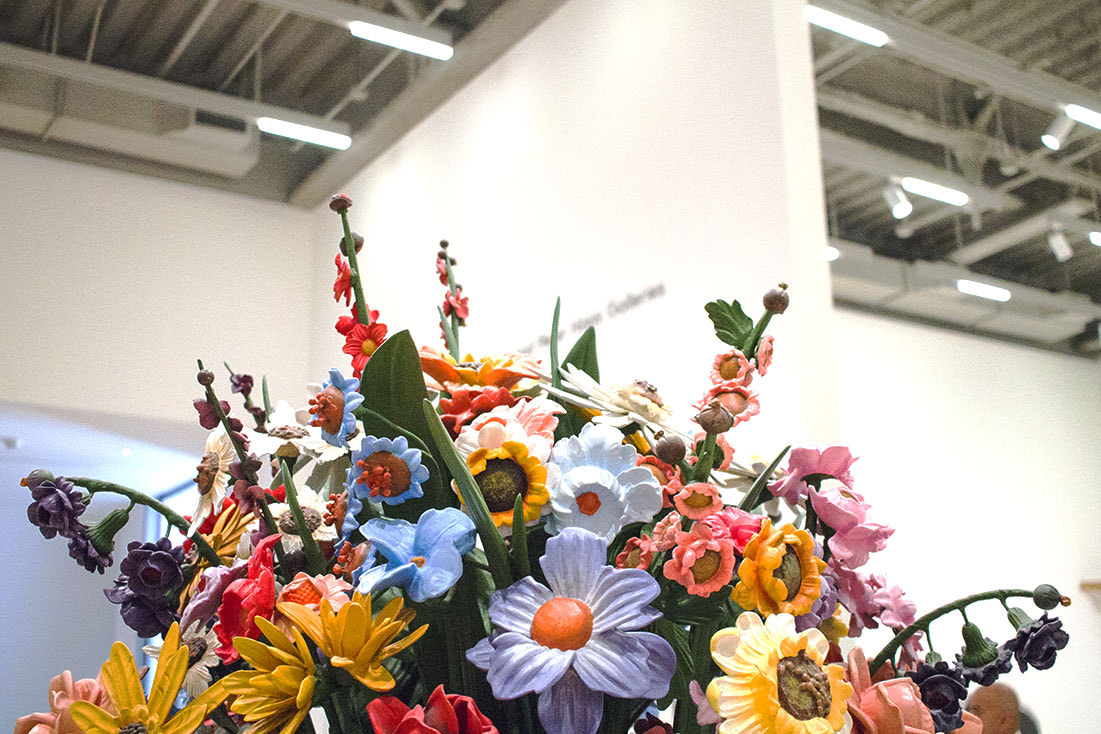 Canon EF-S 24mm F2.8 STM sample photo. Large vase of flowers by jeff koons photography