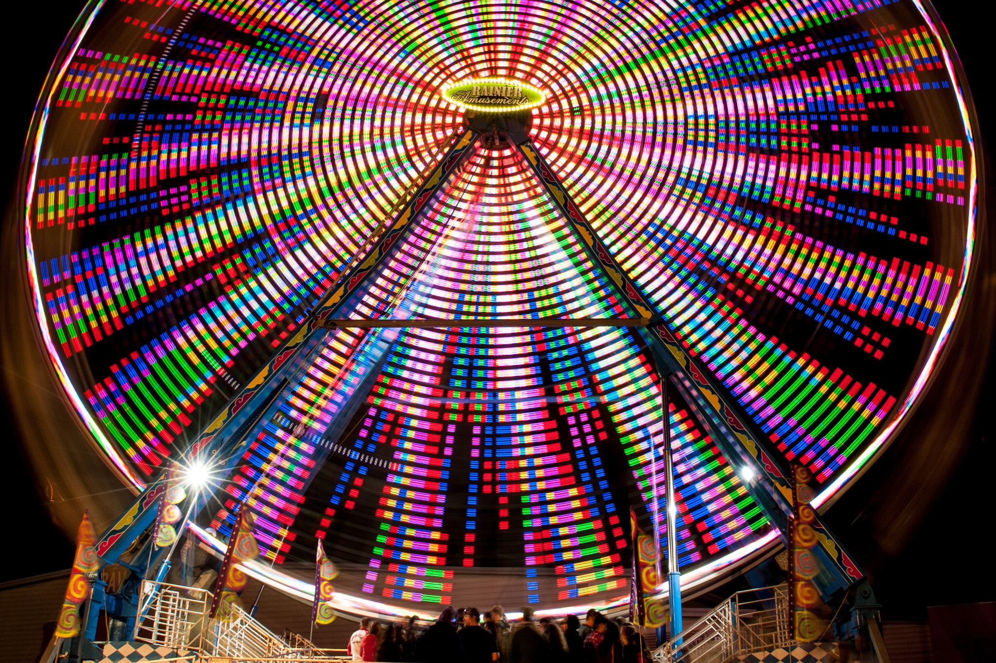 AF Zoom-Nikkor 28-105mm f/3.5-4.5D IF sample photo. The all knowing disk photography