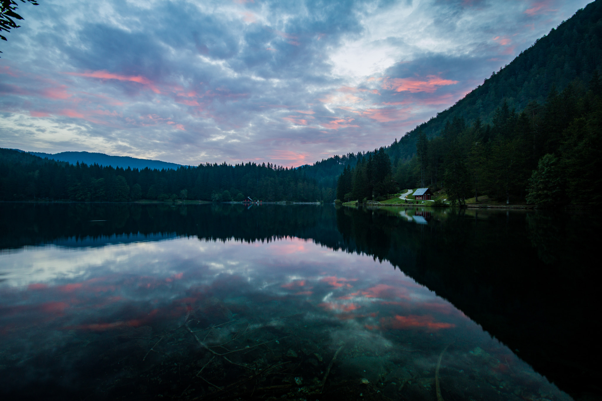 Canon EOS 760D (EOS Rebel T6s / EOS 8000D) + Sigma 10-20mm F4-5.6 EX DC HSM sample photo. Pink reflections photography