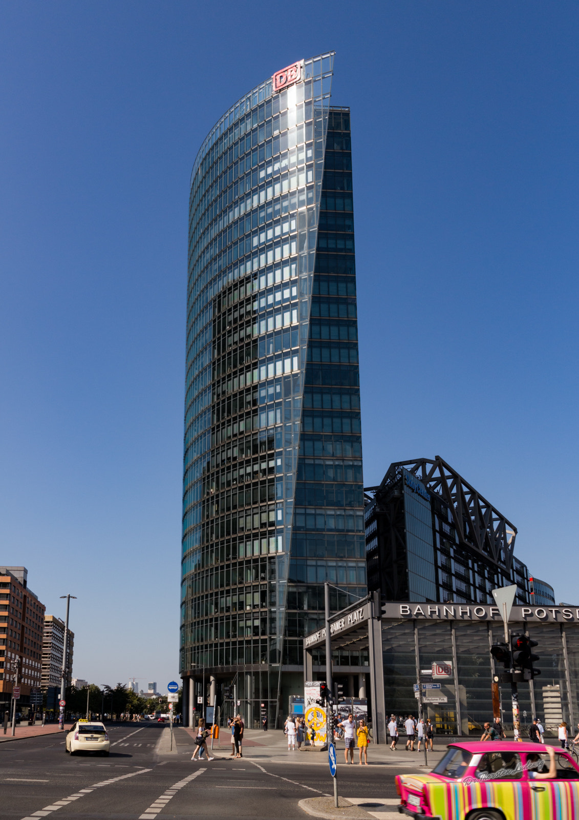 Canon EOS 100D (EOS Rebel SL1 / EOS Kiss X7) sample photo. Bahnhof potsdamer platz photography
