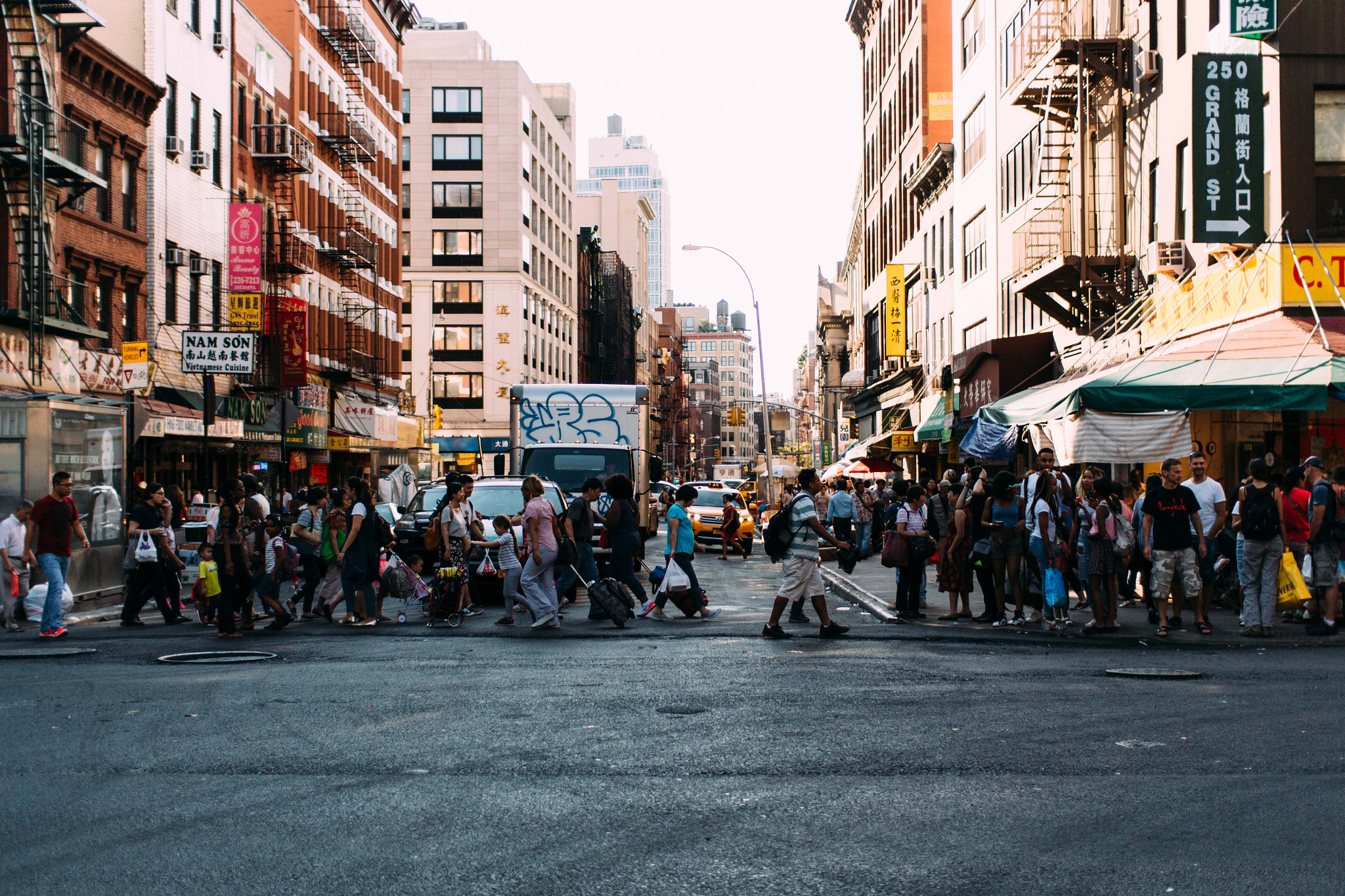 Sigma 30mm F1.4 EX DC HSM sample photo. Chinatown crossing photography
