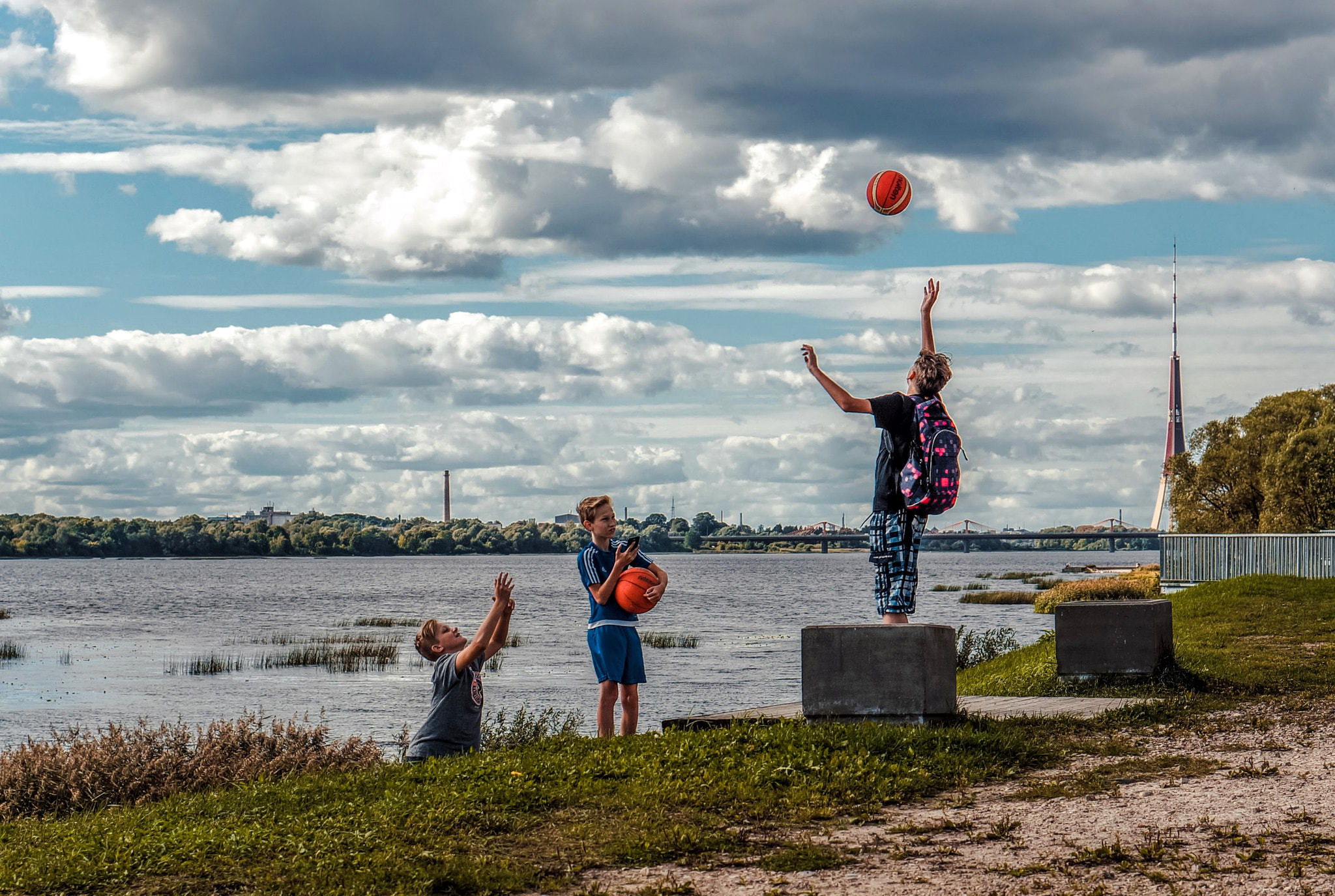 Sony Alpha NEX-6 + E 50mm F1.8 OSS sample photo. Playing ball photography