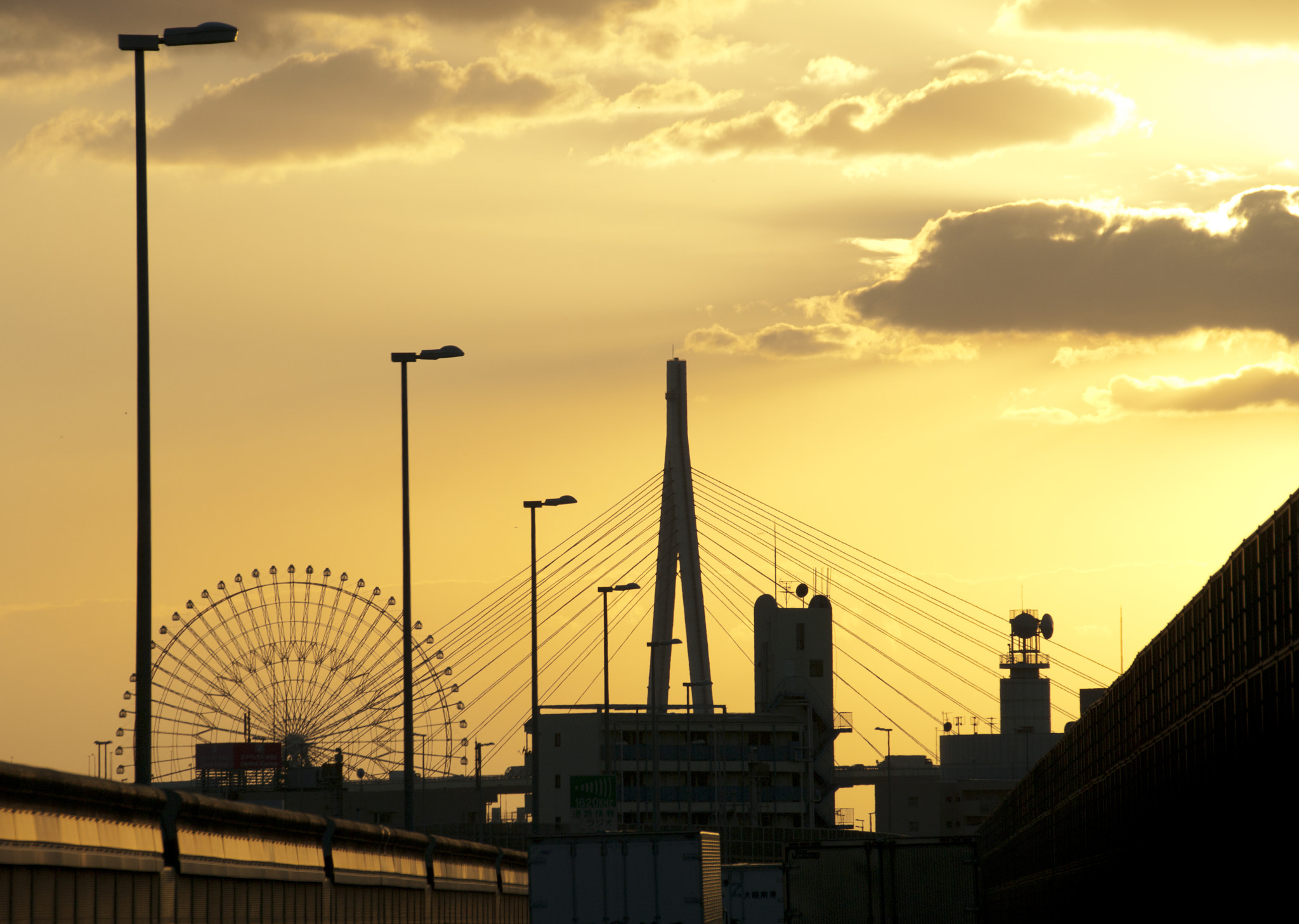 Sigma 18-250mm F3.5-6.3 DC Macro OS HSM sample photo. Road from osaka to kobe photography