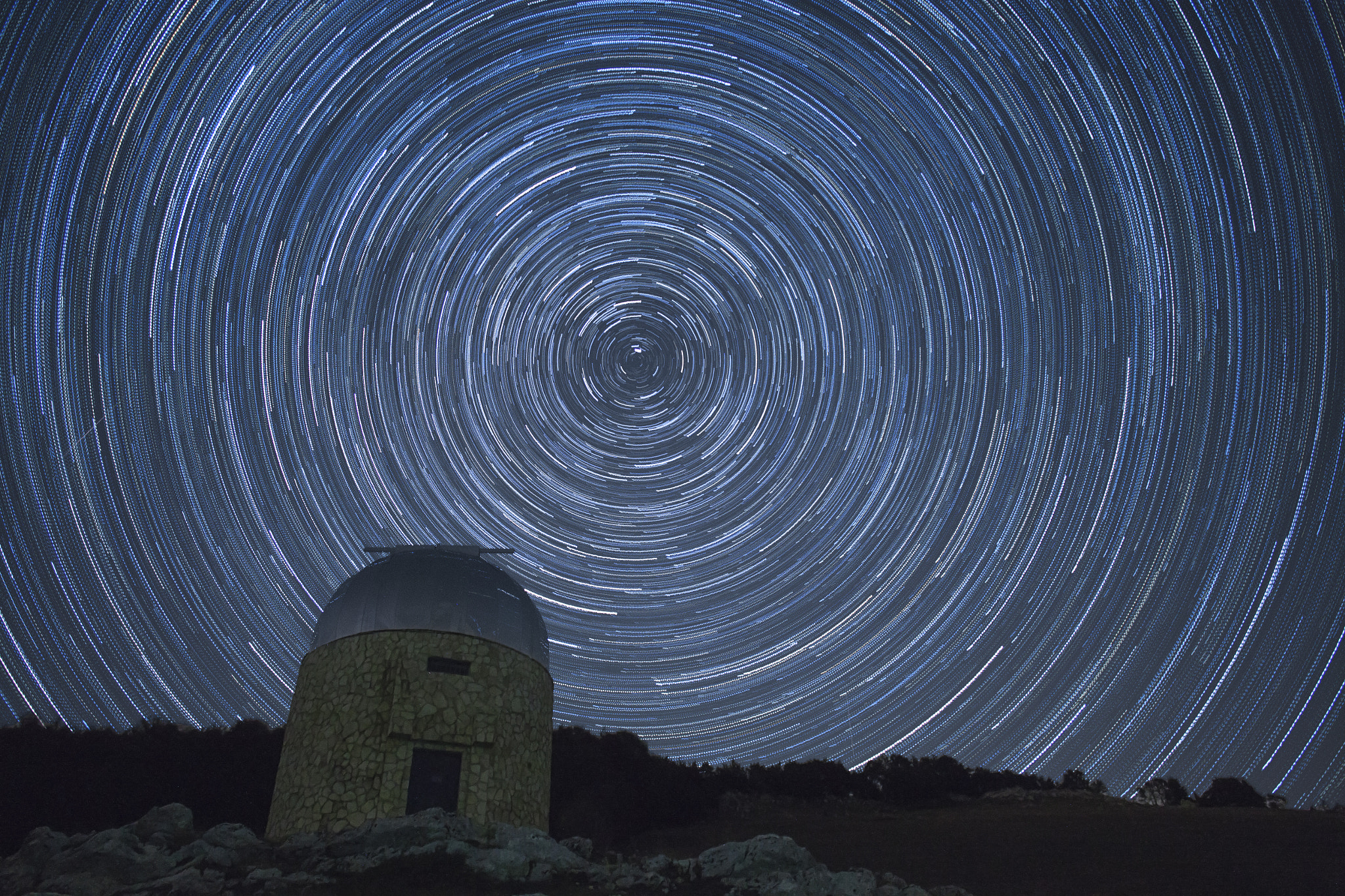 Canon EOS-1Ds Mark II + Canon EF 24mm F2.8 sample photo. Startrail over monte livata photography