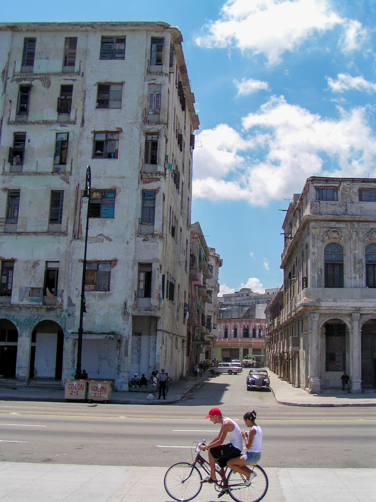 Olympus C730UZ sample photo. Havana waterfront houses photography