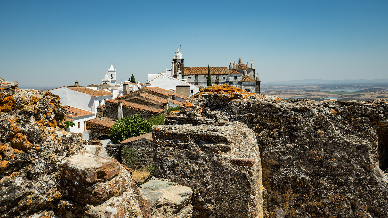 Sony a7R + Sony Sonnar T* E 24mm F1.8 ZA sample photo. Looking over monsaraz photography