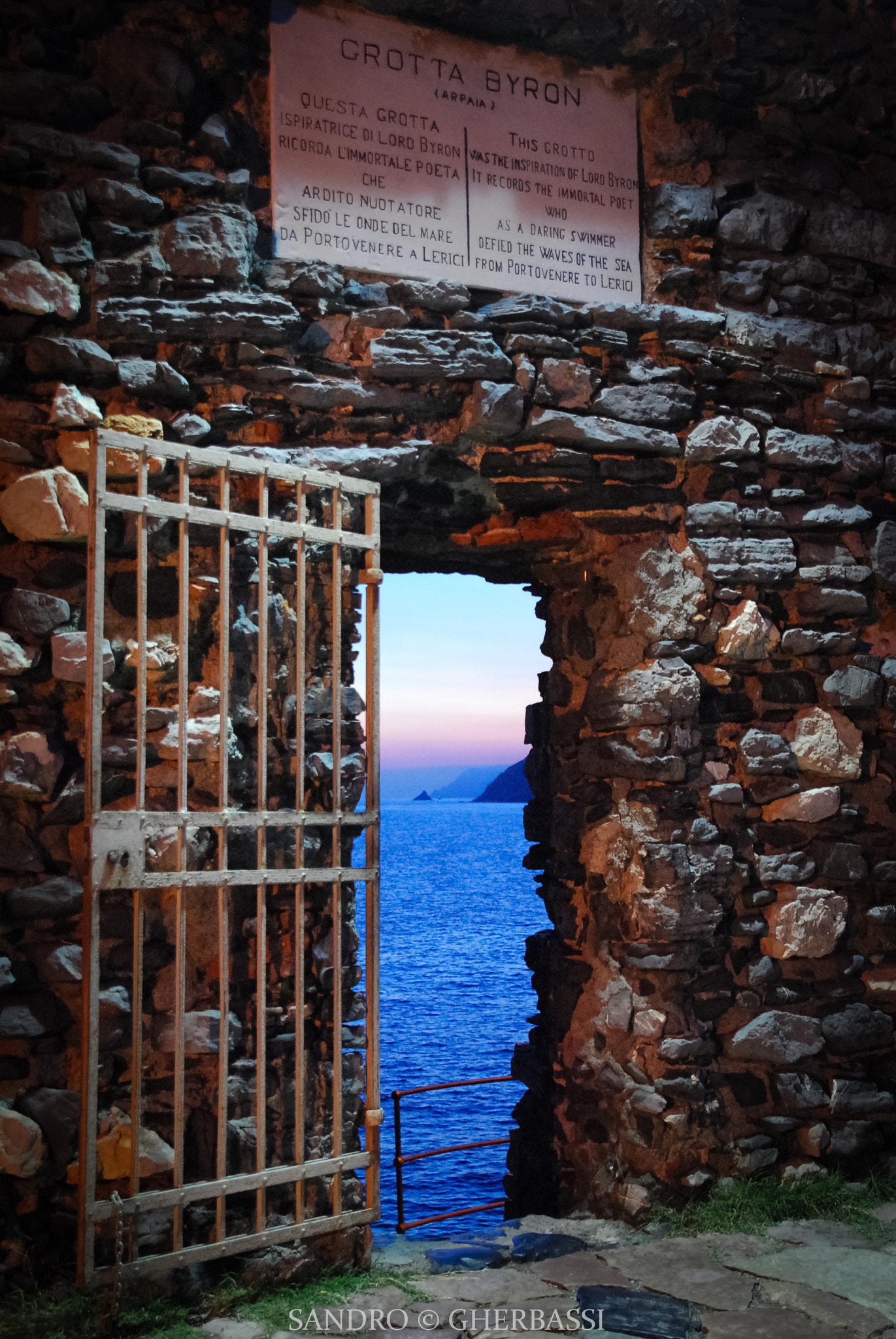 Nikon D80 sample photo. A window on paradise photography