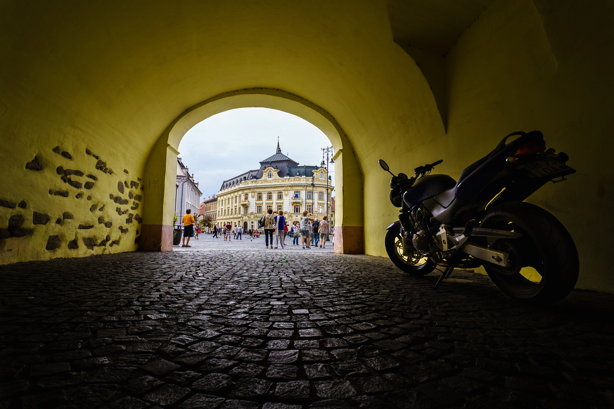 Sony a7 + Sony E 16mm F2.8 sample photo. Turist in sibiu city photography