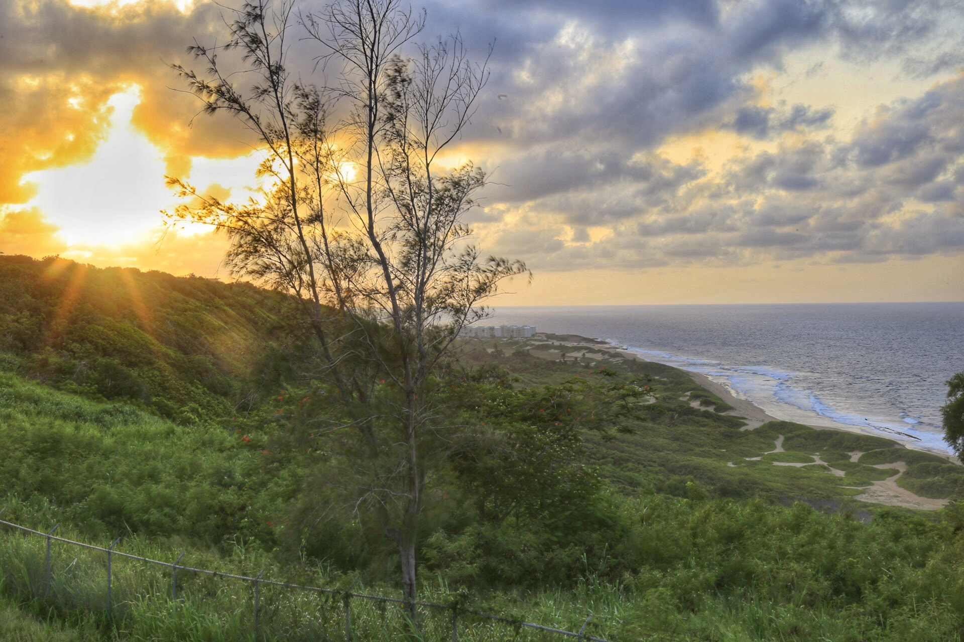 Canon EF 24-105mm F4L IS USM sample photo. Sunset in the cliff photography