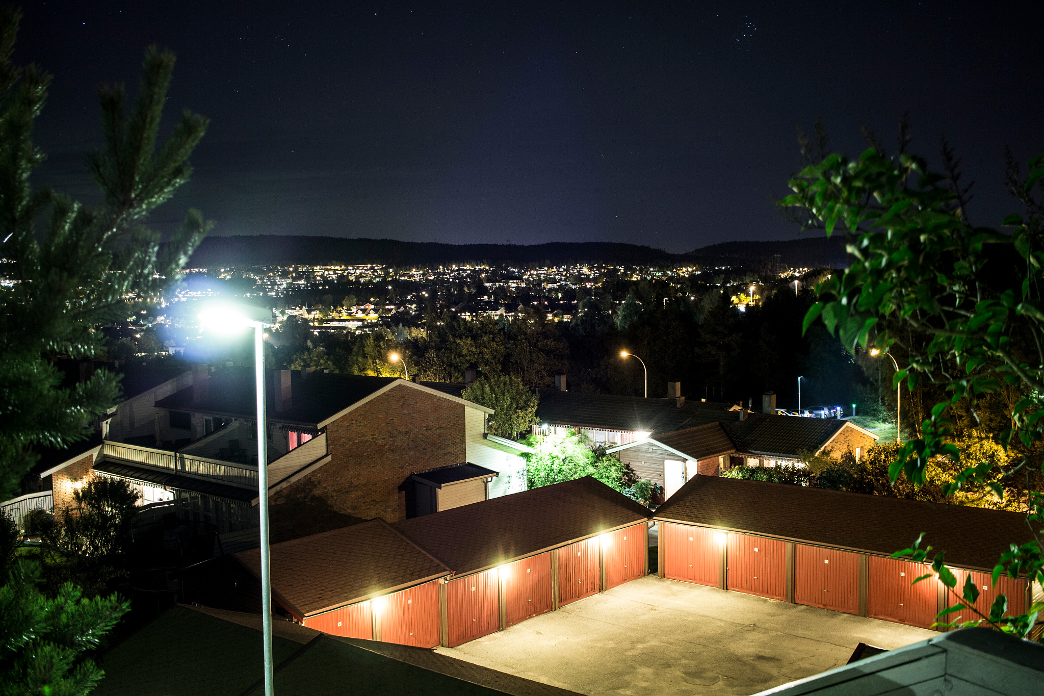 Canon EF-S 24mm F2.8 STM sample photo. Backyard at night photography