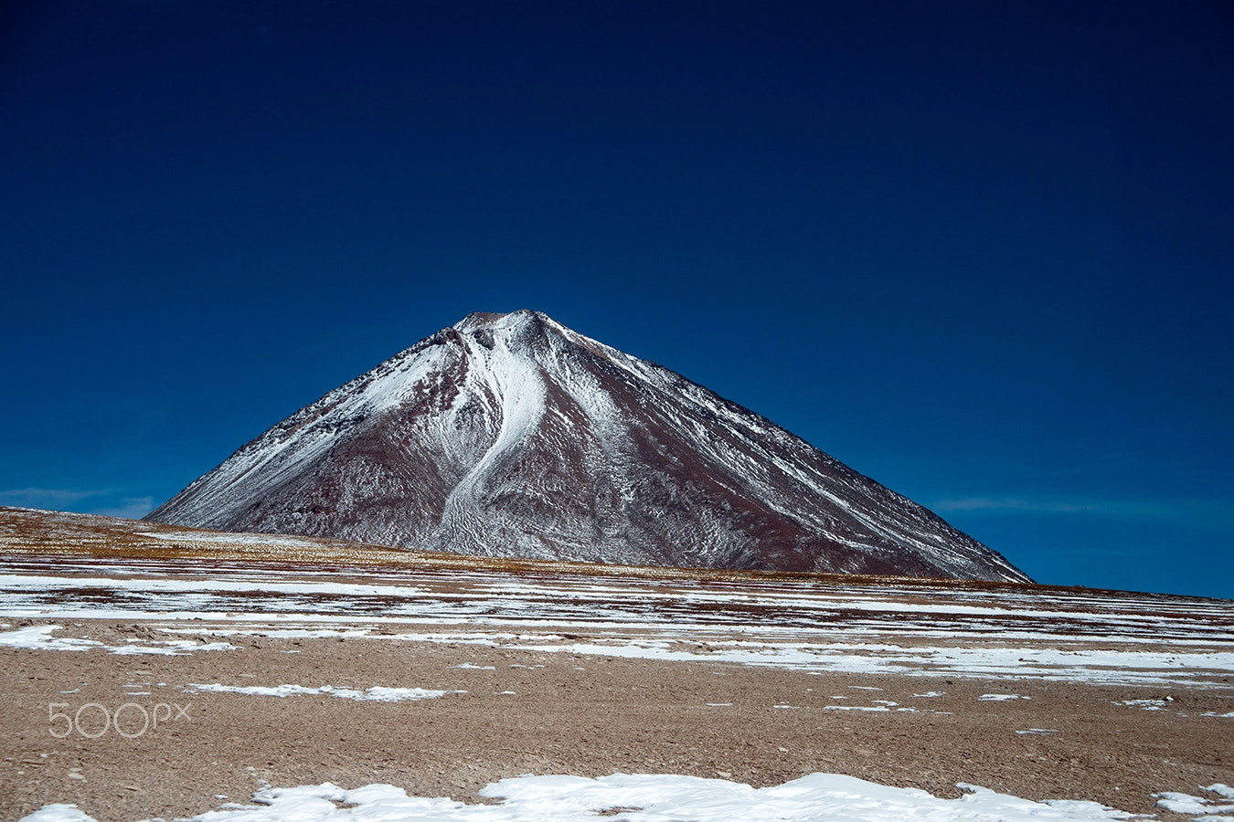 Sony Alpha DSLR-A900 + 35-70mm F4 sample photo. Licancabur with fresh snow photography