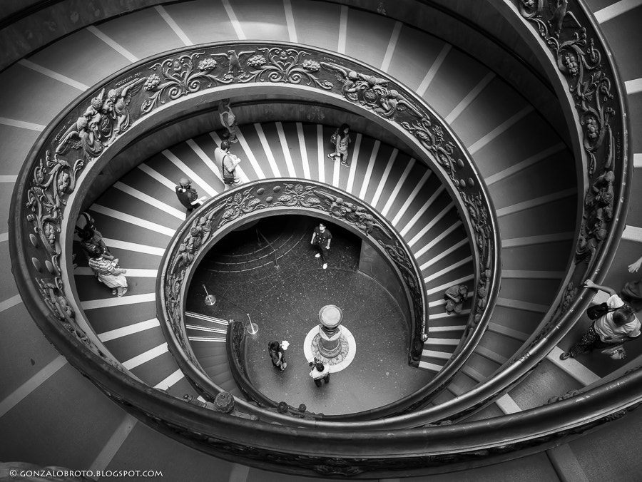 Panasonic Lumix DMC-GX85 (Lumix DMC-GX80 / Lumix DMC-GX7 Mark II) sample photo. Vatican museum spiral staircase photography