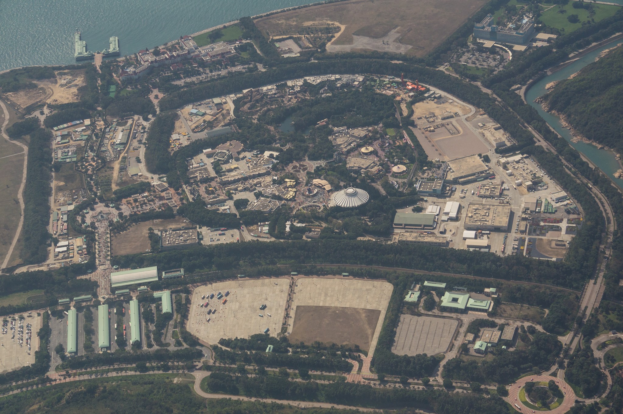 Sony Alpha NEX-5N + Sony E 55-210mm F4.5-6.3 OSS sample photo. Hong kong disneyland photography
