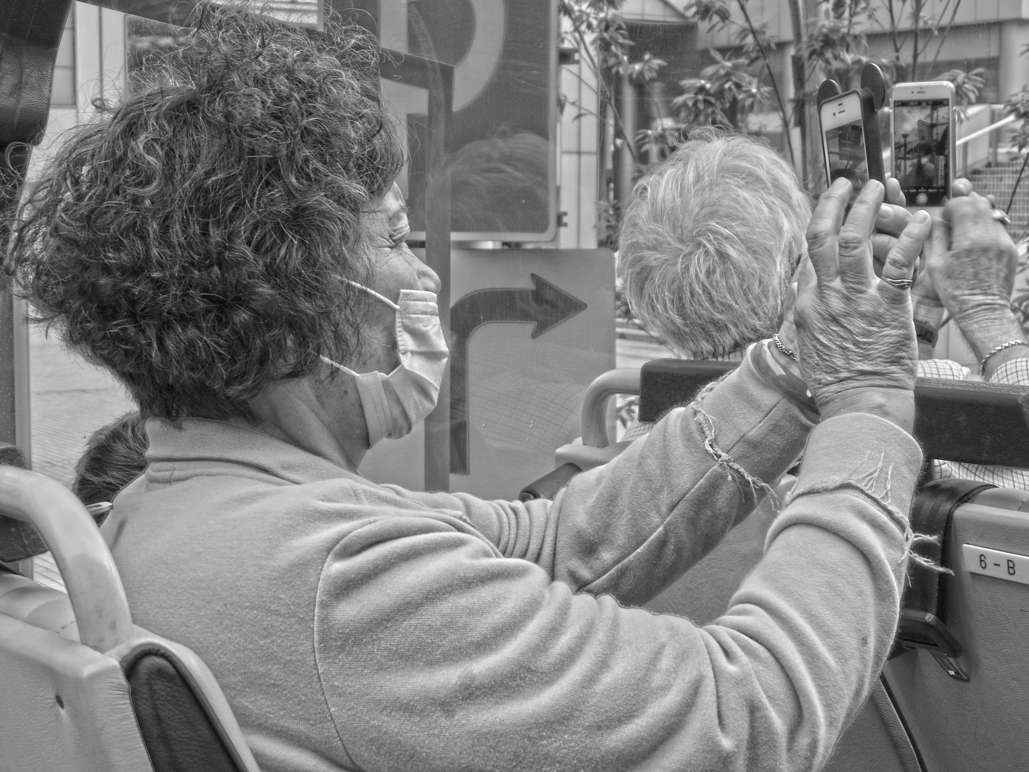 Pentax 02 Standard Zoom sample photo. Tokyo is everything at the same time photography
