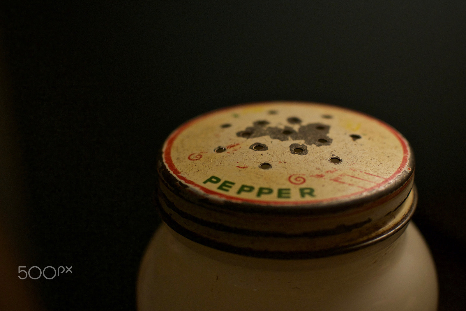 Nikon 1 J2 + Nikon 1 Nikkor 18.5mm F1.8 sample photo. Homestead pepper shaker photography