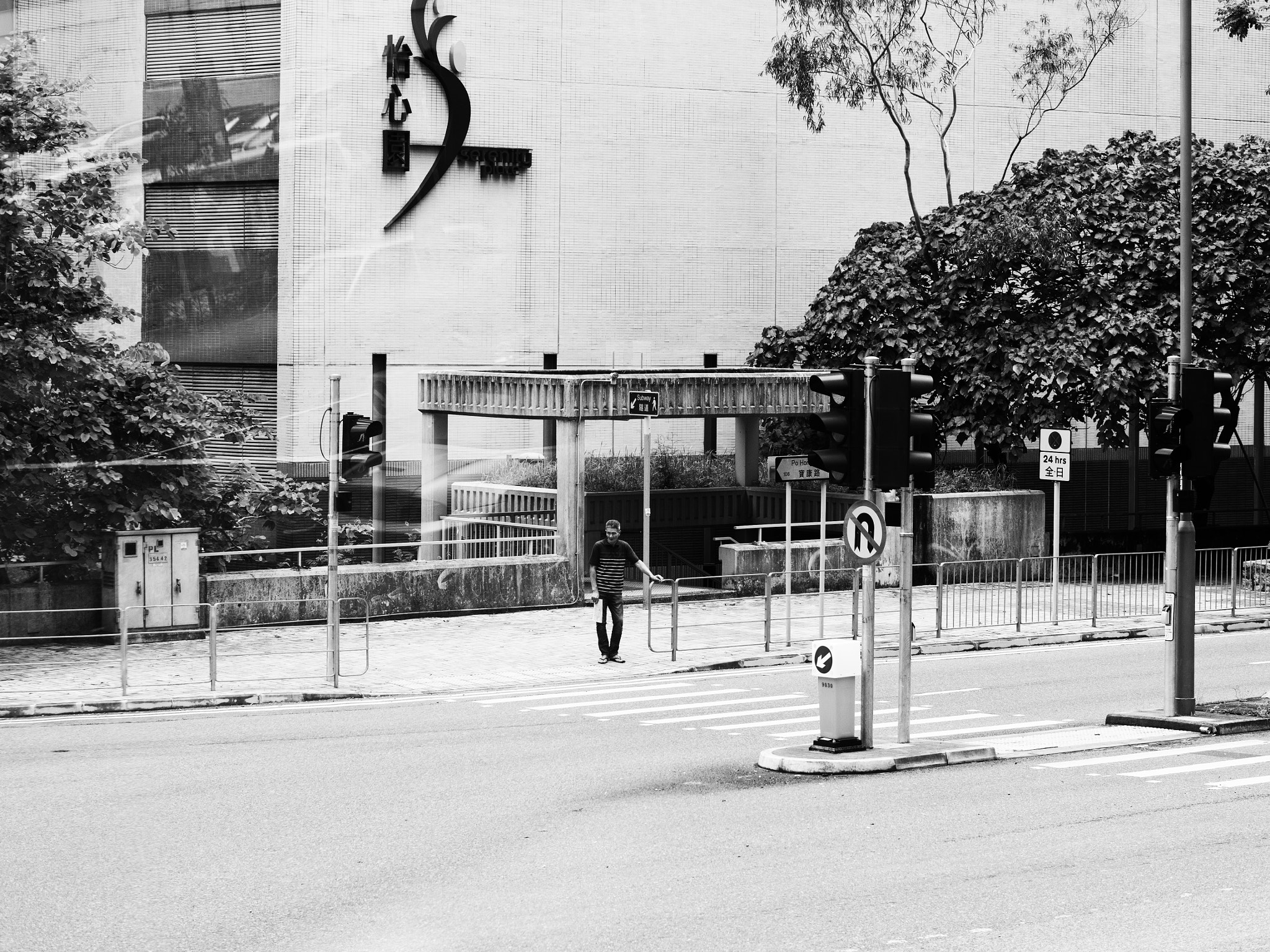 Panasonic Leica DG Nocticron 42.5mm F1.2 ASPH OIS sample photo. One man's stop photography