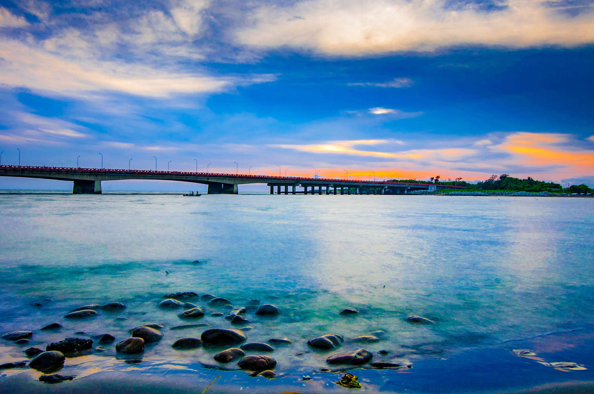 Nikon AF-S Nikkor 16-35mm F4G ED VR sample photo. 四草海岸 photography
