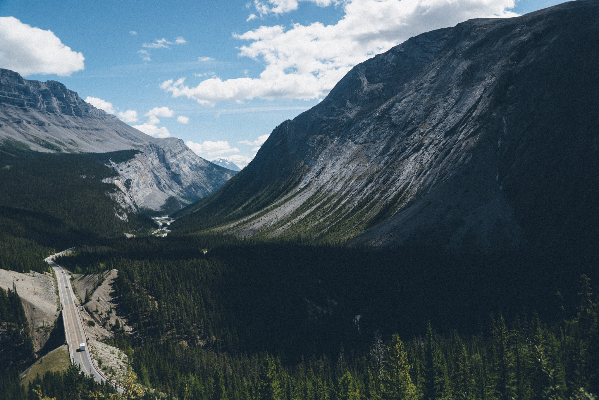 E 24-105mm F4 sample photo. Icefields parkway photography
