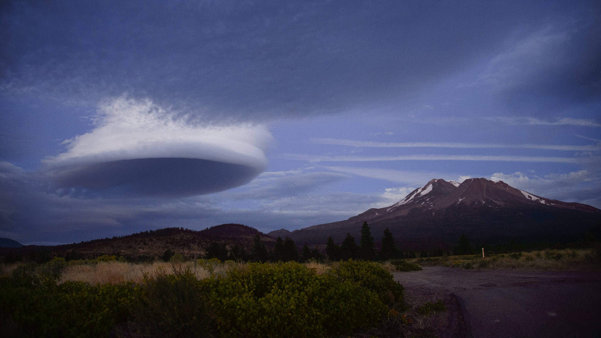 Nikon D4 sample photo. Alien cloud precedes mothership at mount shasta photography