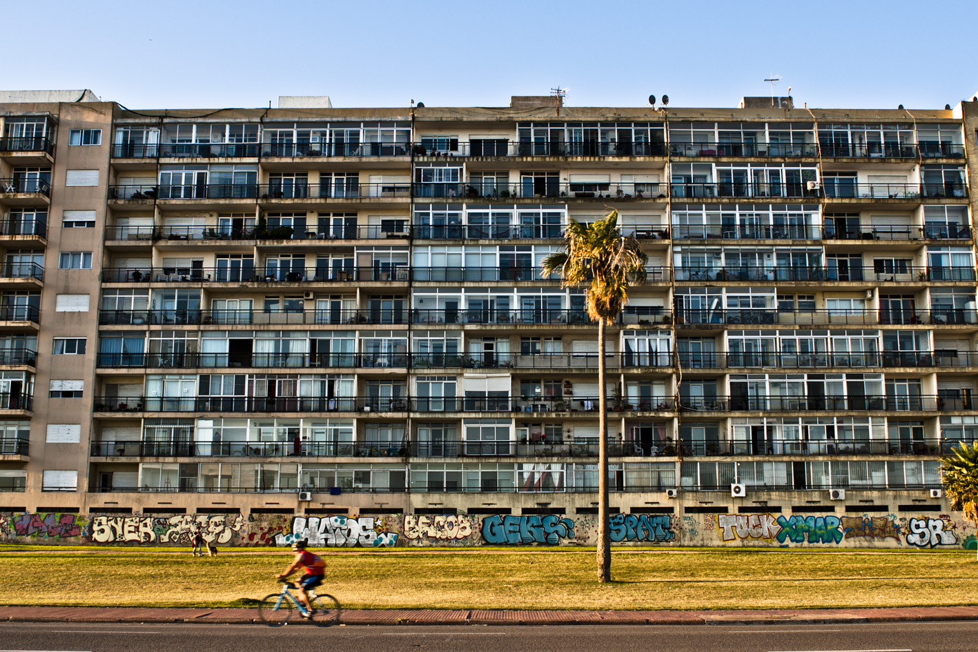 Nikon D90 + AF Nikkor 24mm f/2.8 sample photo. Paisaje urbano. montevideo, uruguay. 2015 photography