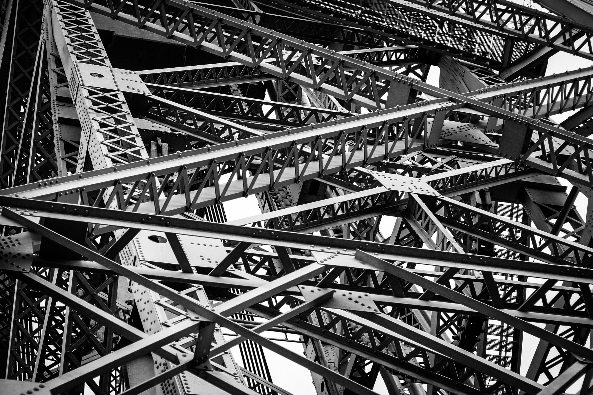Canon EOS 500D (EOS Rebel T1i / EOS Kiss X3) sample photo. Truss confusion photography